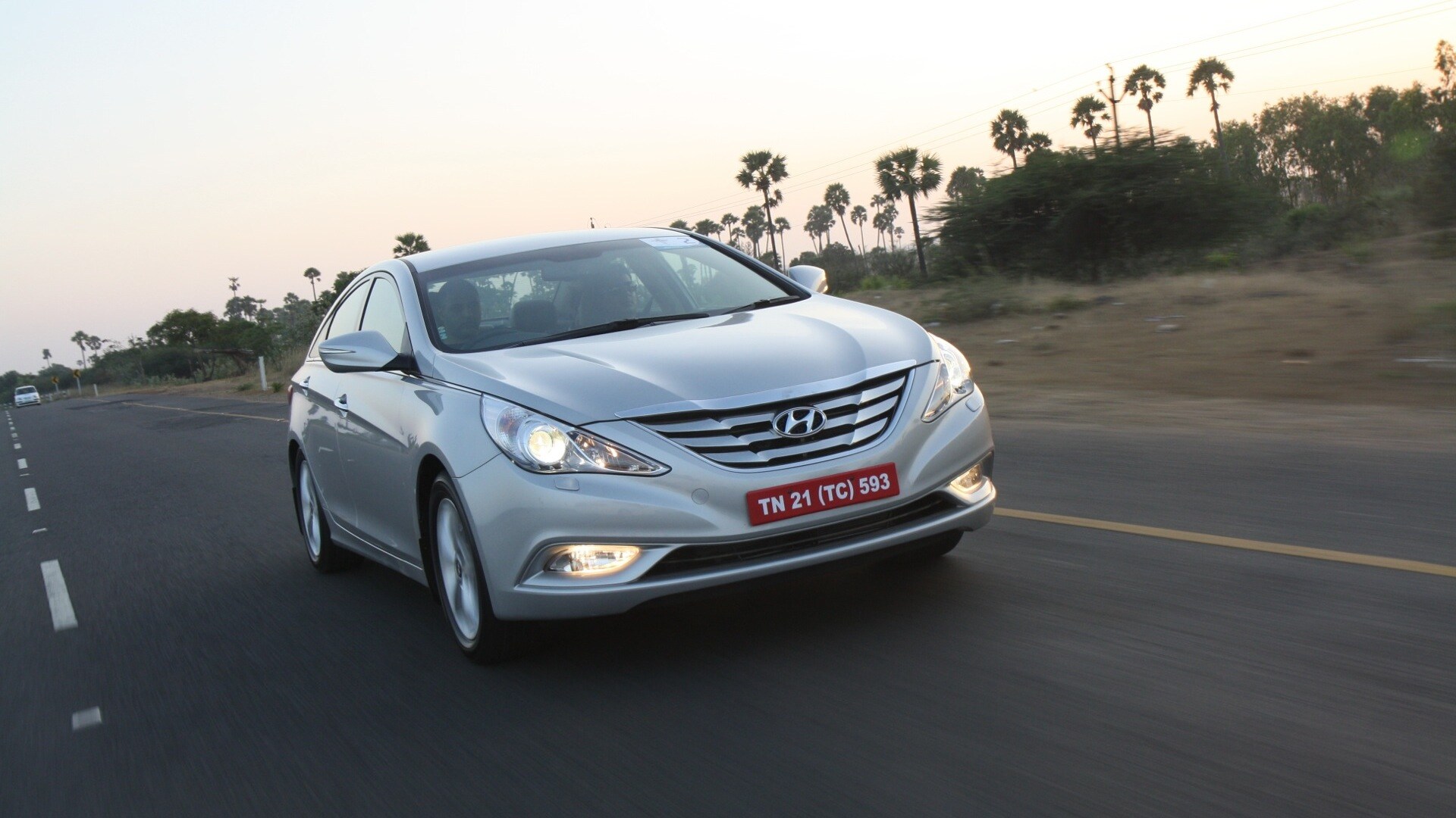 Hyundai-Sonata-2013-2-4-GDI-MT-Exterior