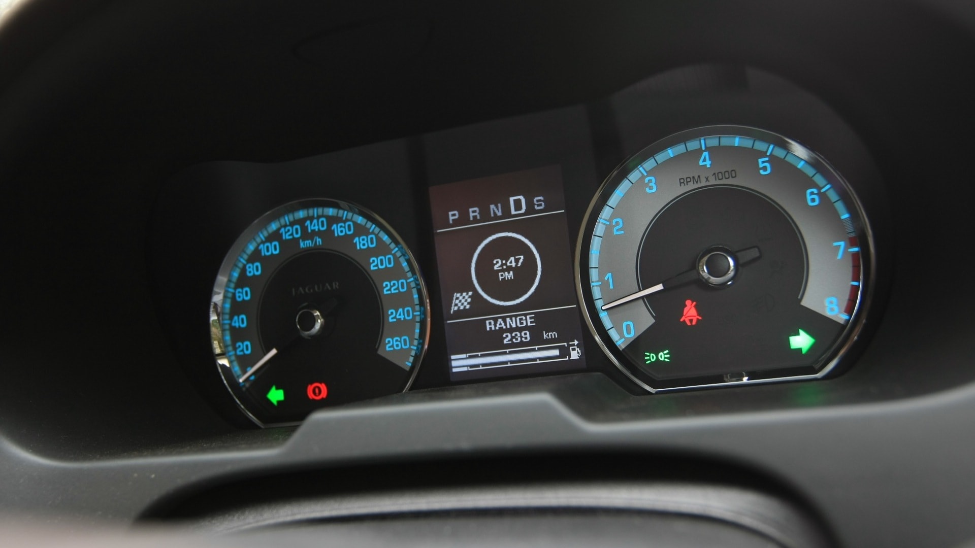 Jaguar-XF-2013-2-2-Diesel-Interior