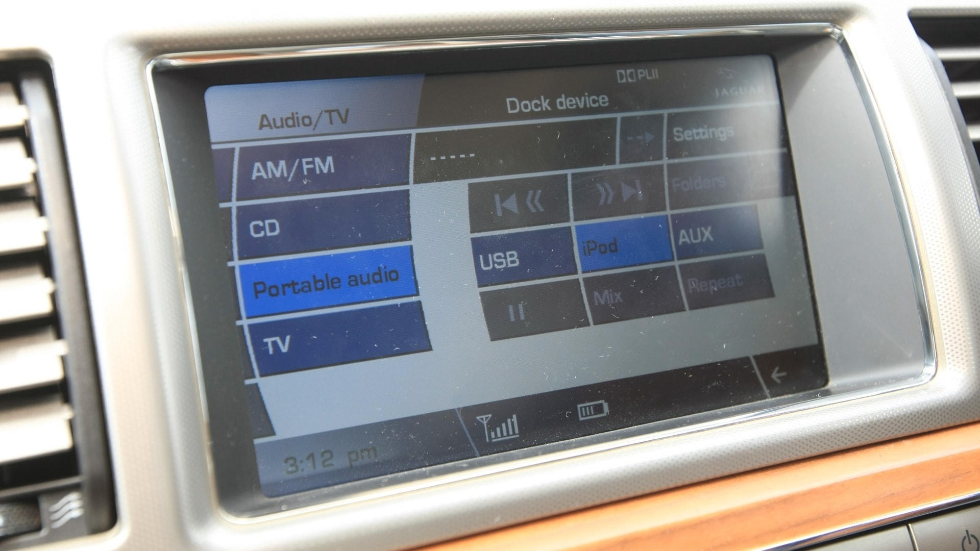 Jaguar-XF-2013-2-2-Diesel-Interior