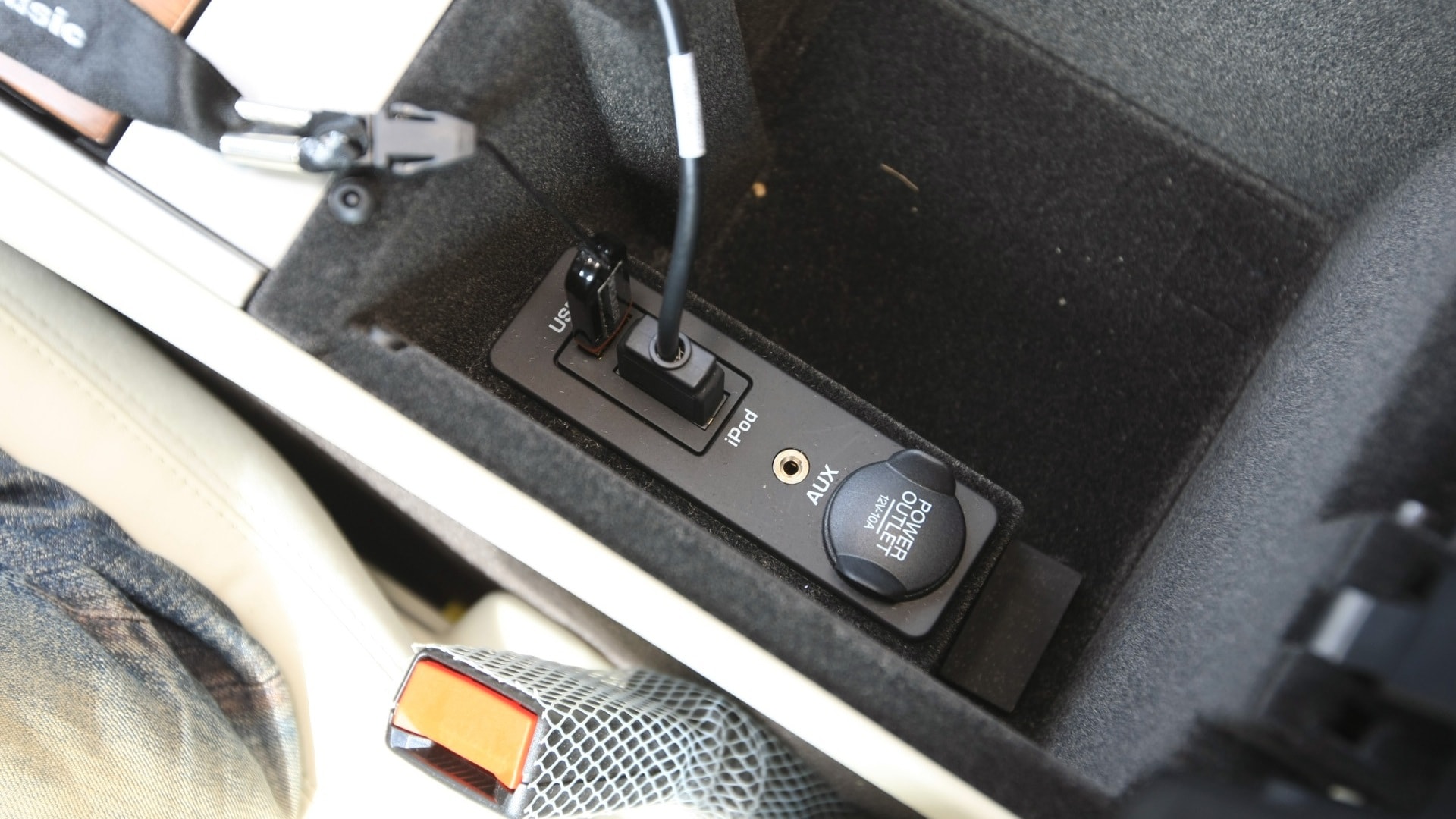 Jaguar-XF-2013-2-2-Diesel-Interior