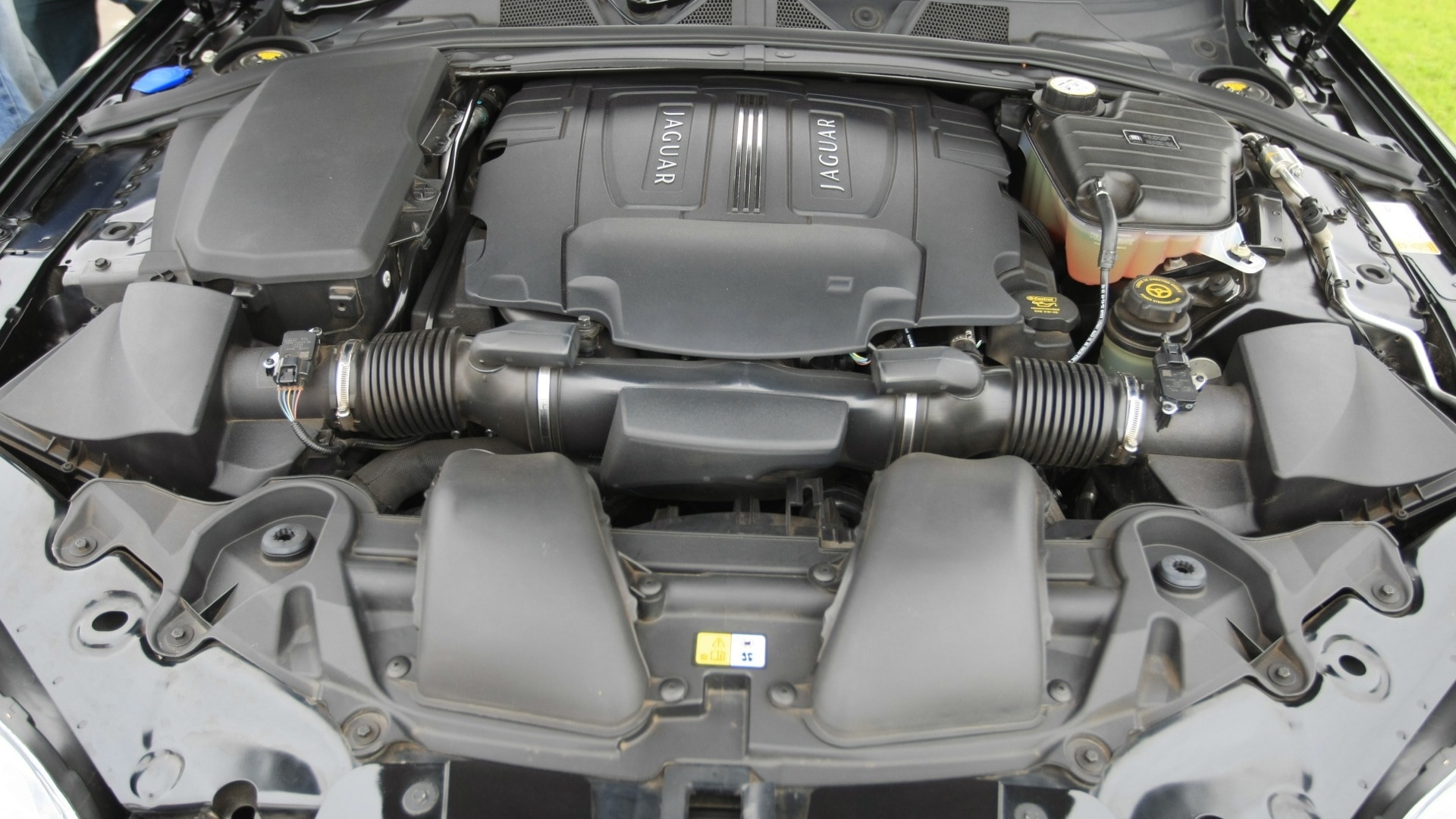 Jaguar-XF-2013-2-2-Diesel-Interior