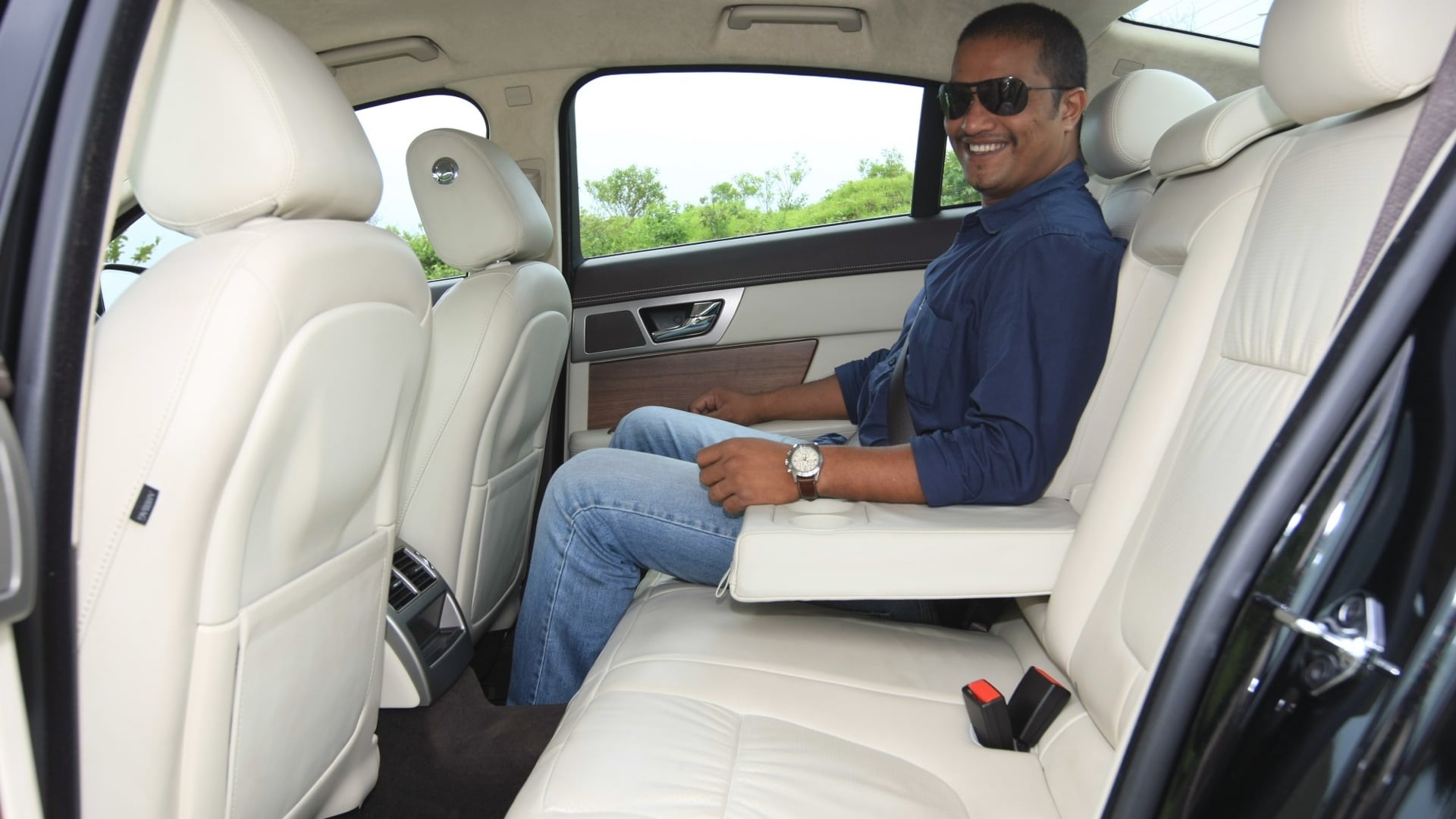 Jaguar-XF-2013-2-2-Diesel-Interior