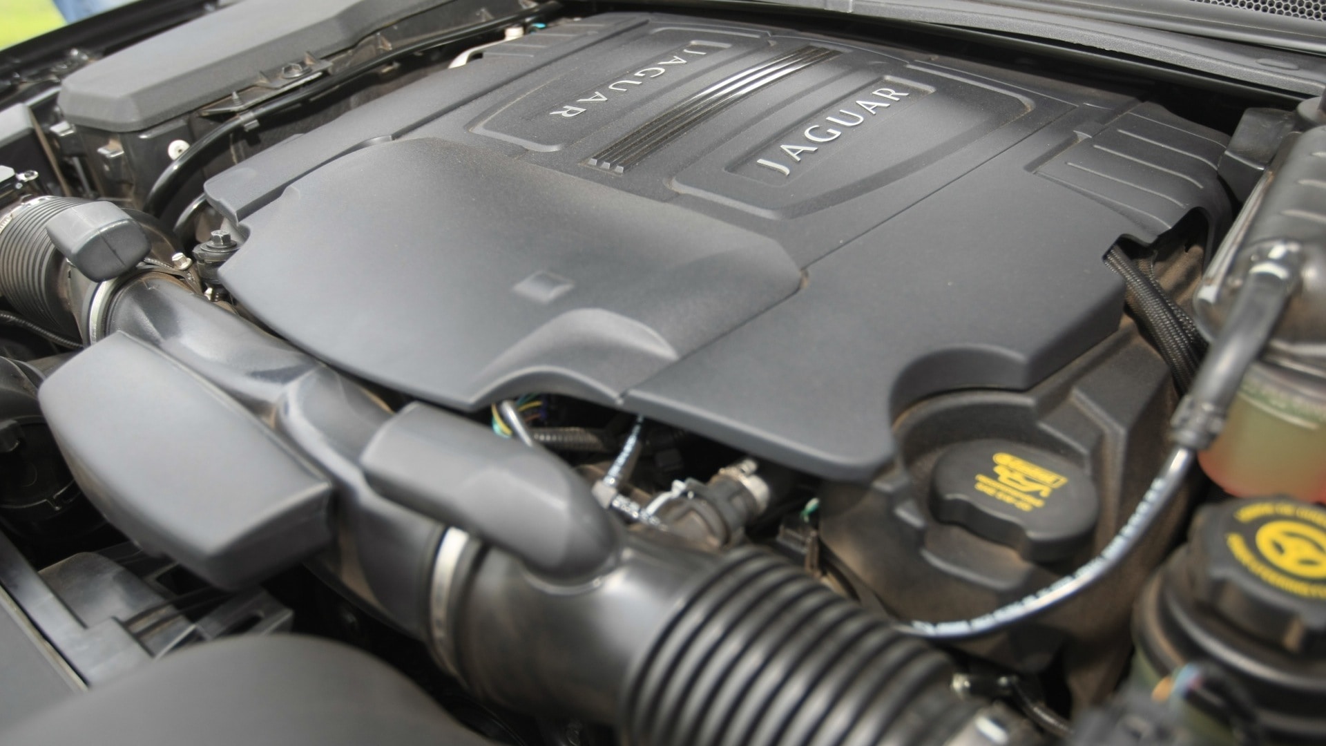 Jaguar-XF-2013-2-2-Diesel-Interior