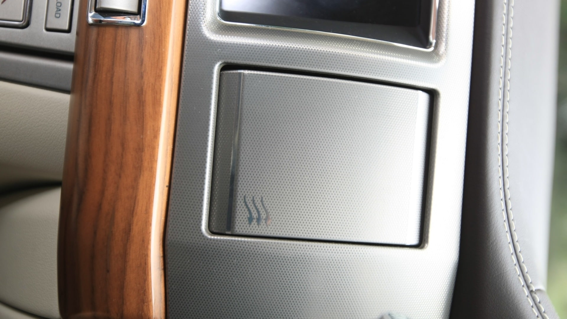 Jaguar-XF-2013-2-2-Diesel-Interior