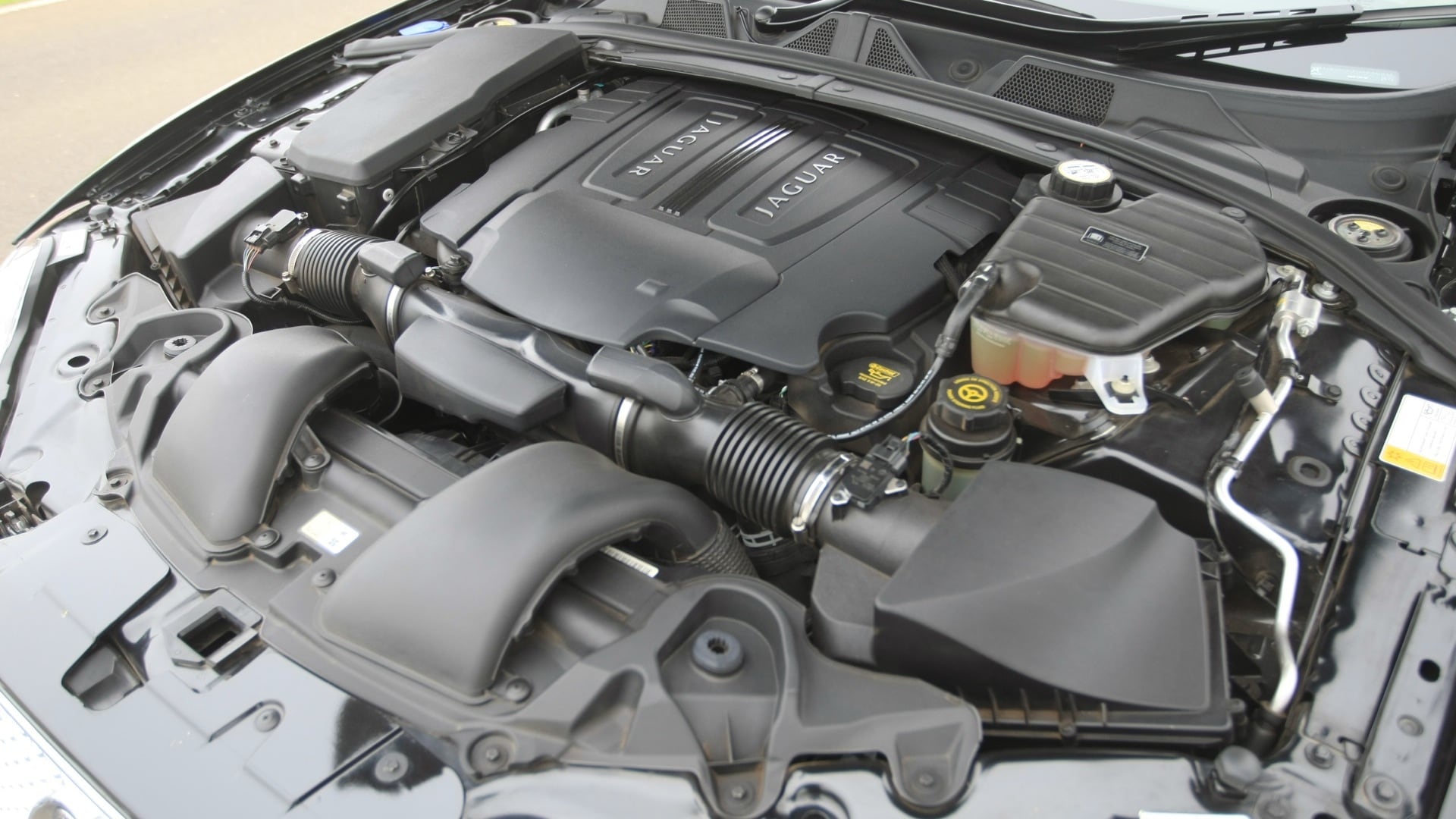 Jaguar-XF-2013-2-2-Diesel-Interior