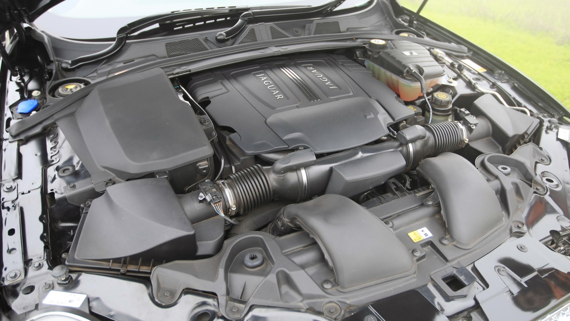 Jaguar-XF-2013-2-2-Diesel-Interior