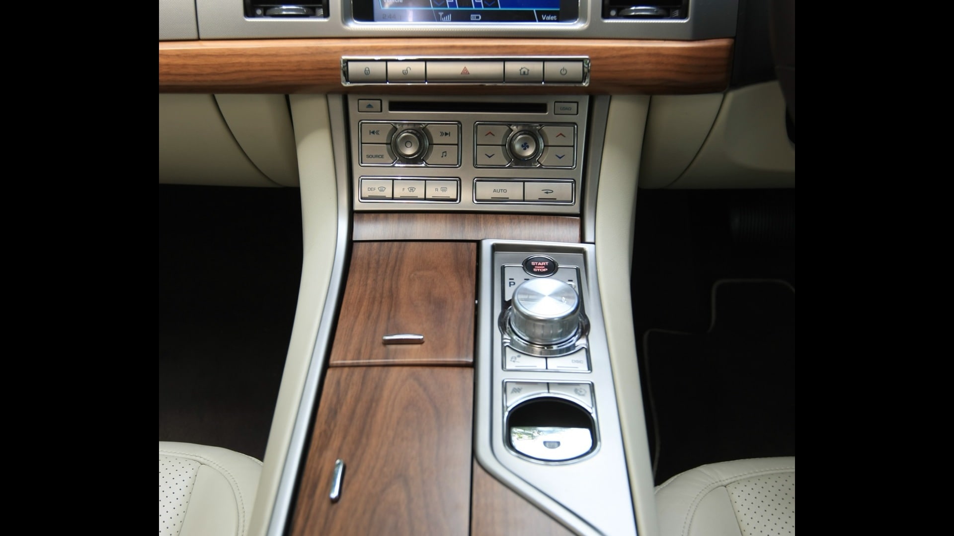 Jaguar-XF-2013-2-2-Diesel-Interior