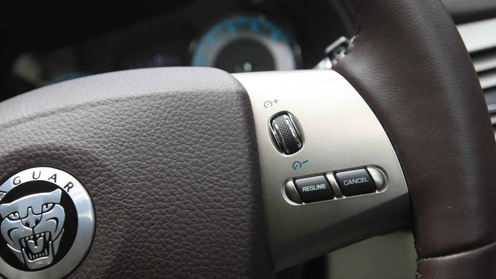 Jaguar-XF-2013-2-2-Diesel-Interior