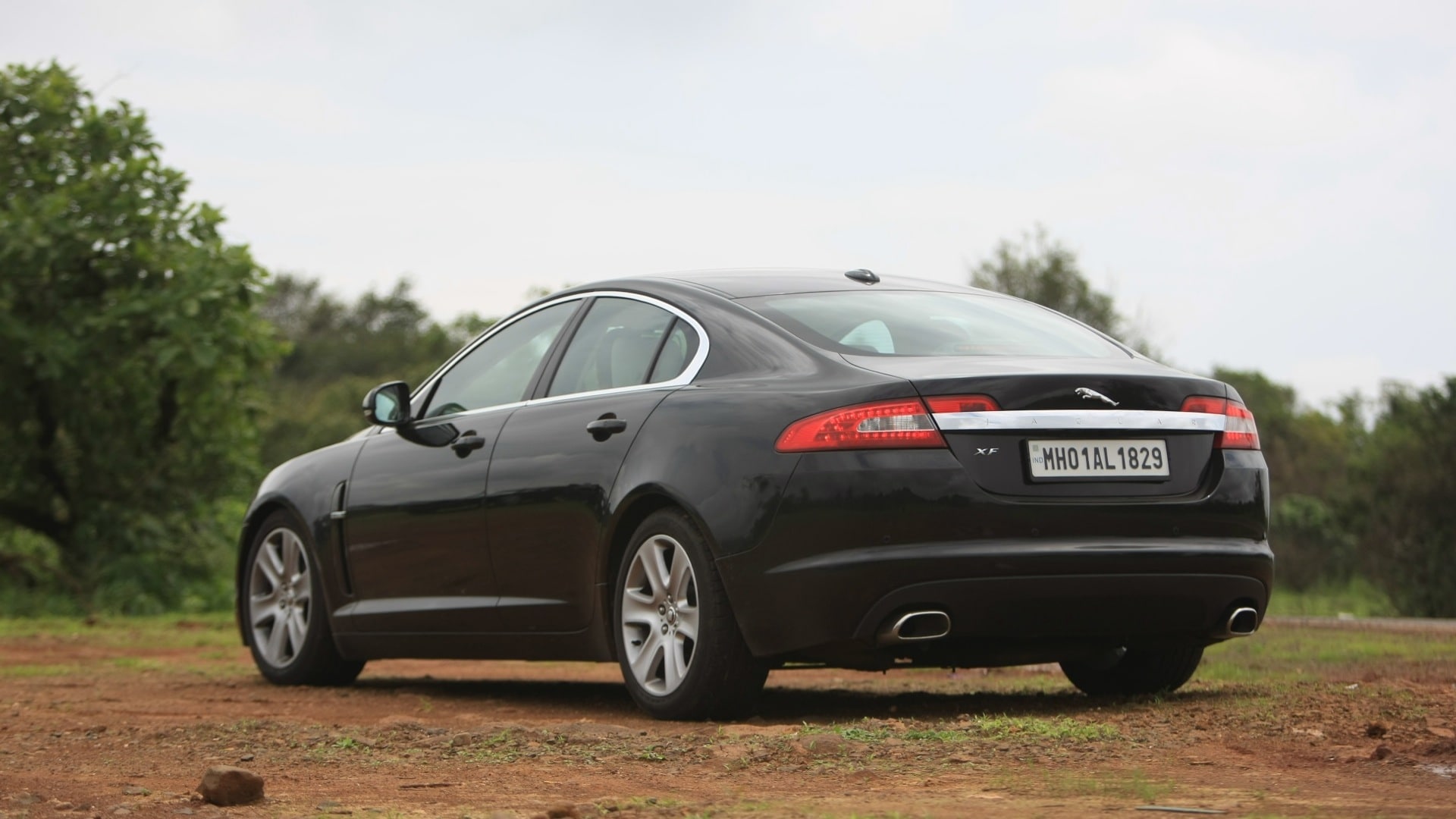 Jaguar-XF-2013-2-2-Diesel-Compare