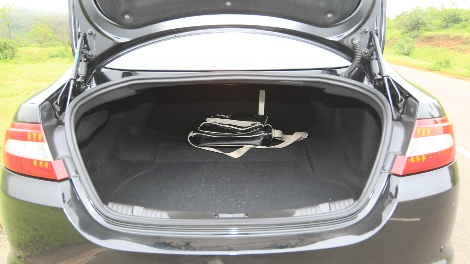 Jaguar-XF-2013-2-2-Diesel-Compare