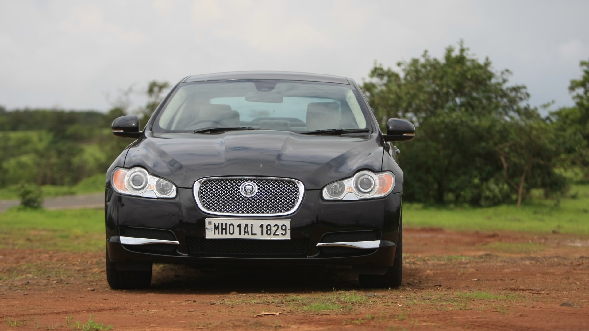 Jaguar-XF-2013-2-2-Diesel-Compare