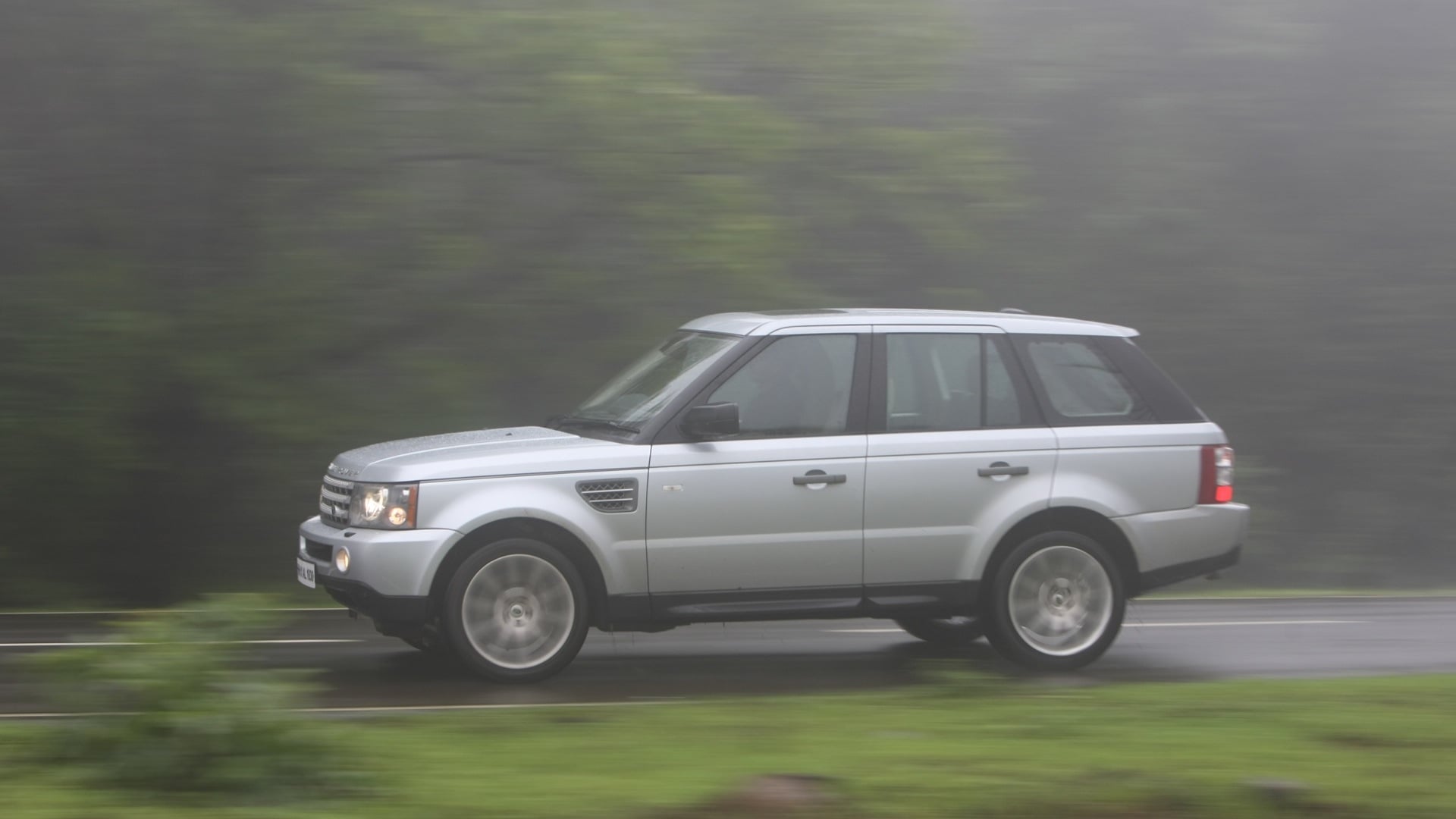 Land-Rover-Range-Rover-2013-4-4-TDV8-Exterior