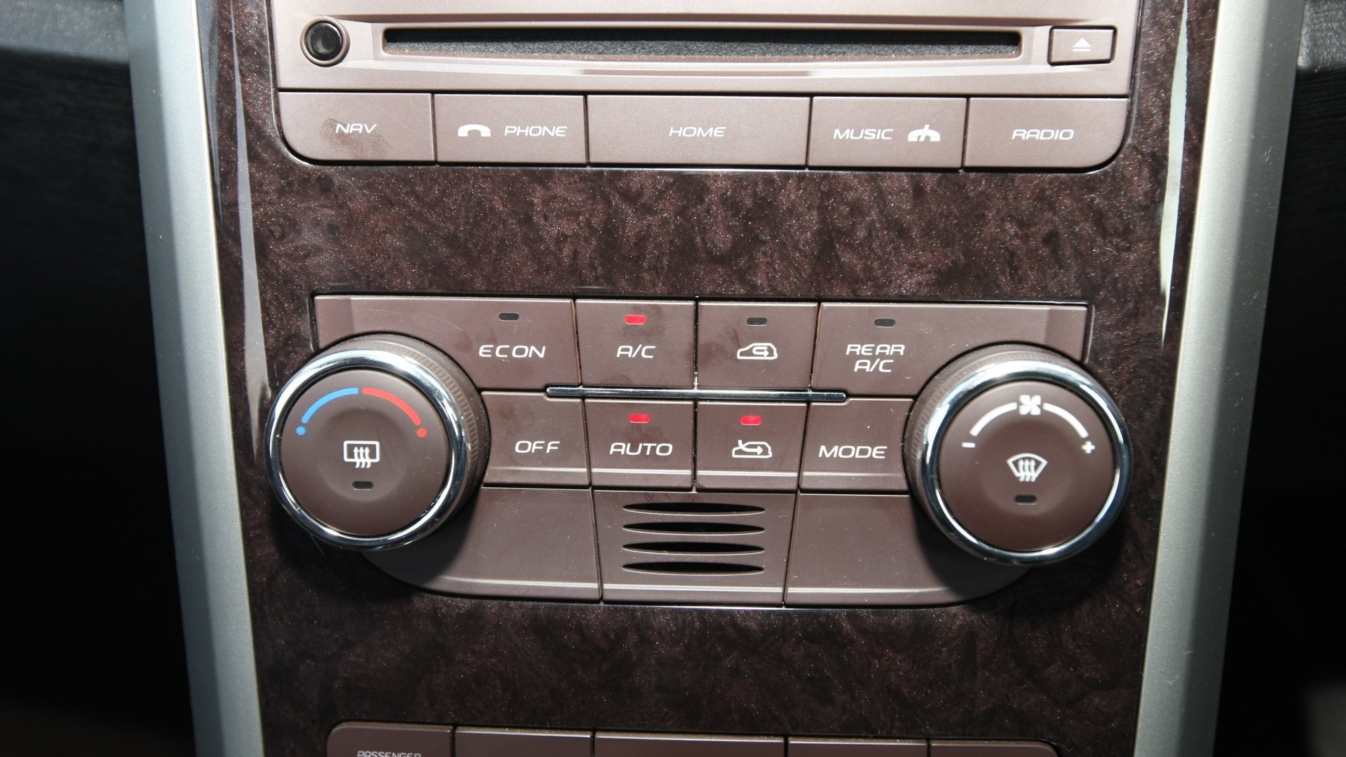 Mahindra-Xuv500-2013-W6-Interior