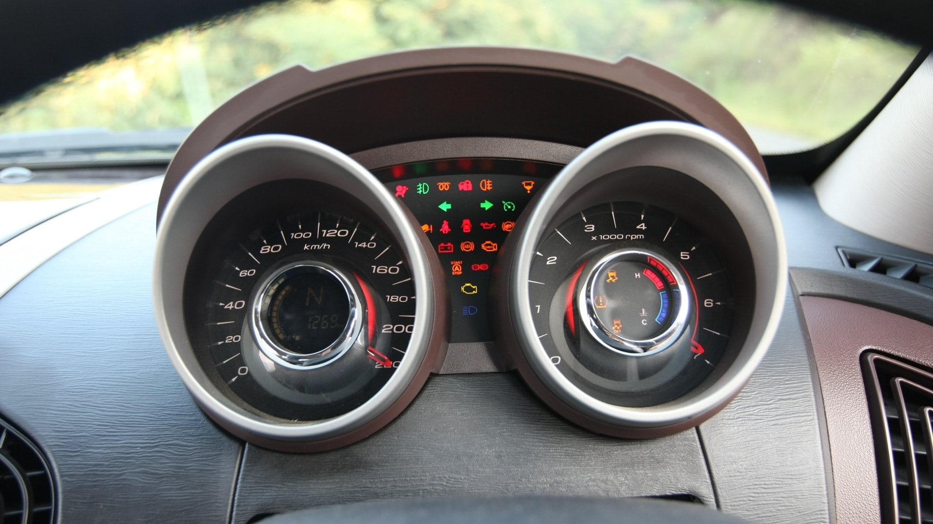 Mahindra-Xuv500-2013-W6-Interior