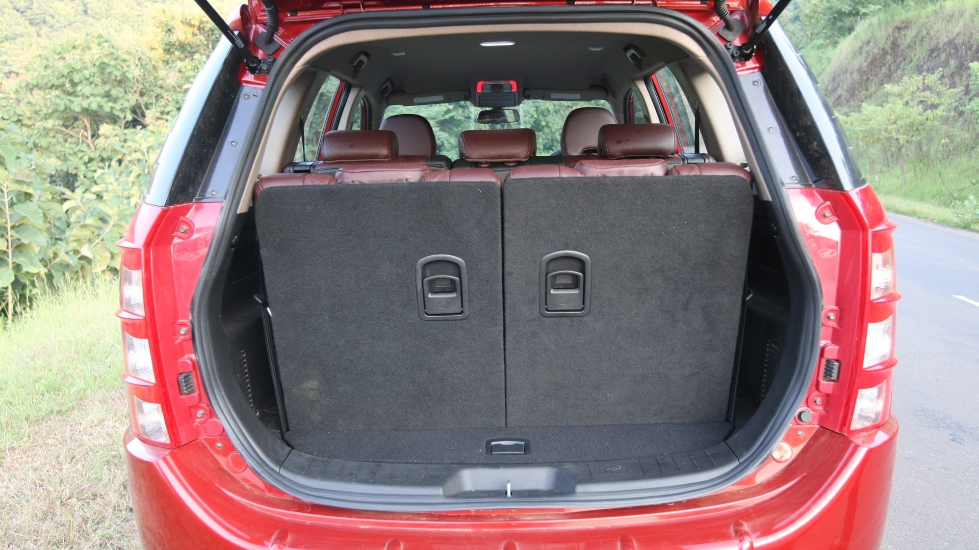 Mahindra-Xuv500-2013-W6-Interior