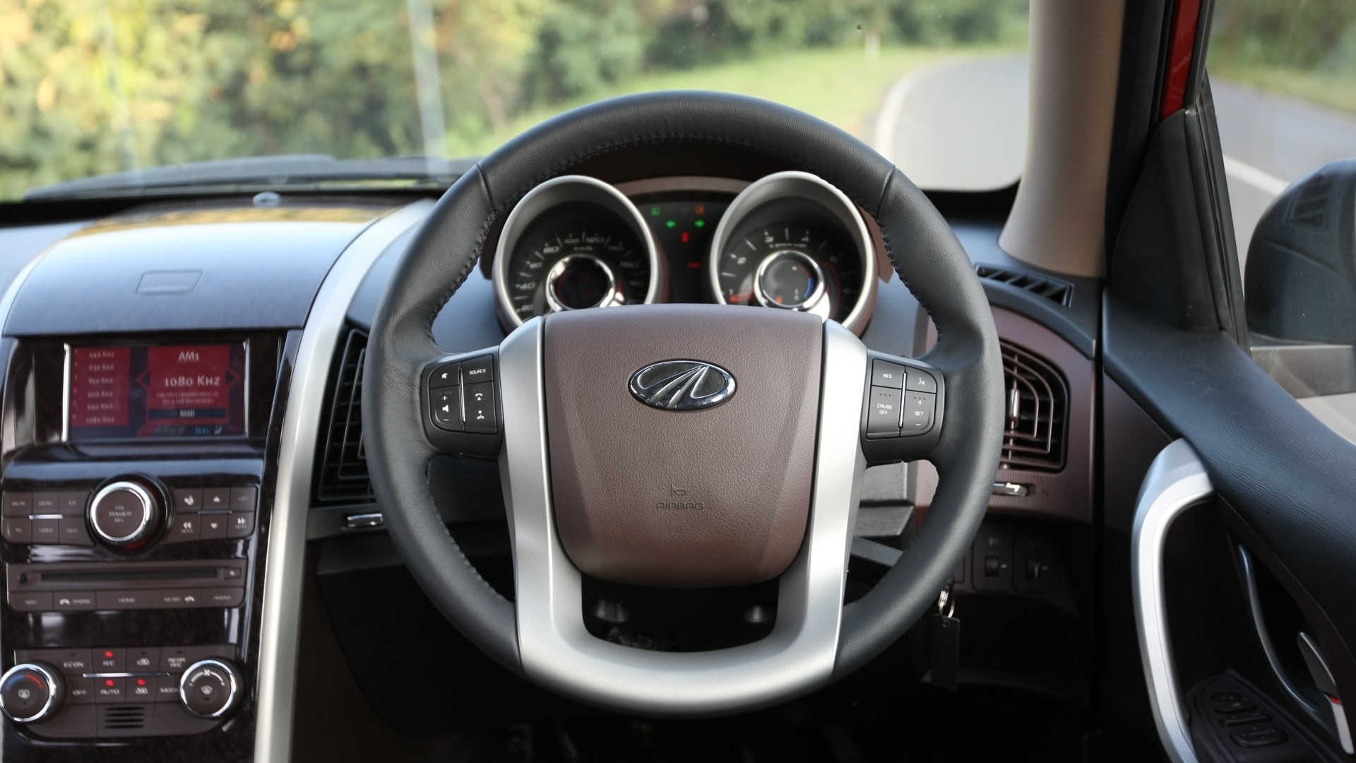 Mahindra-Xuv500-2013-W6-Interior