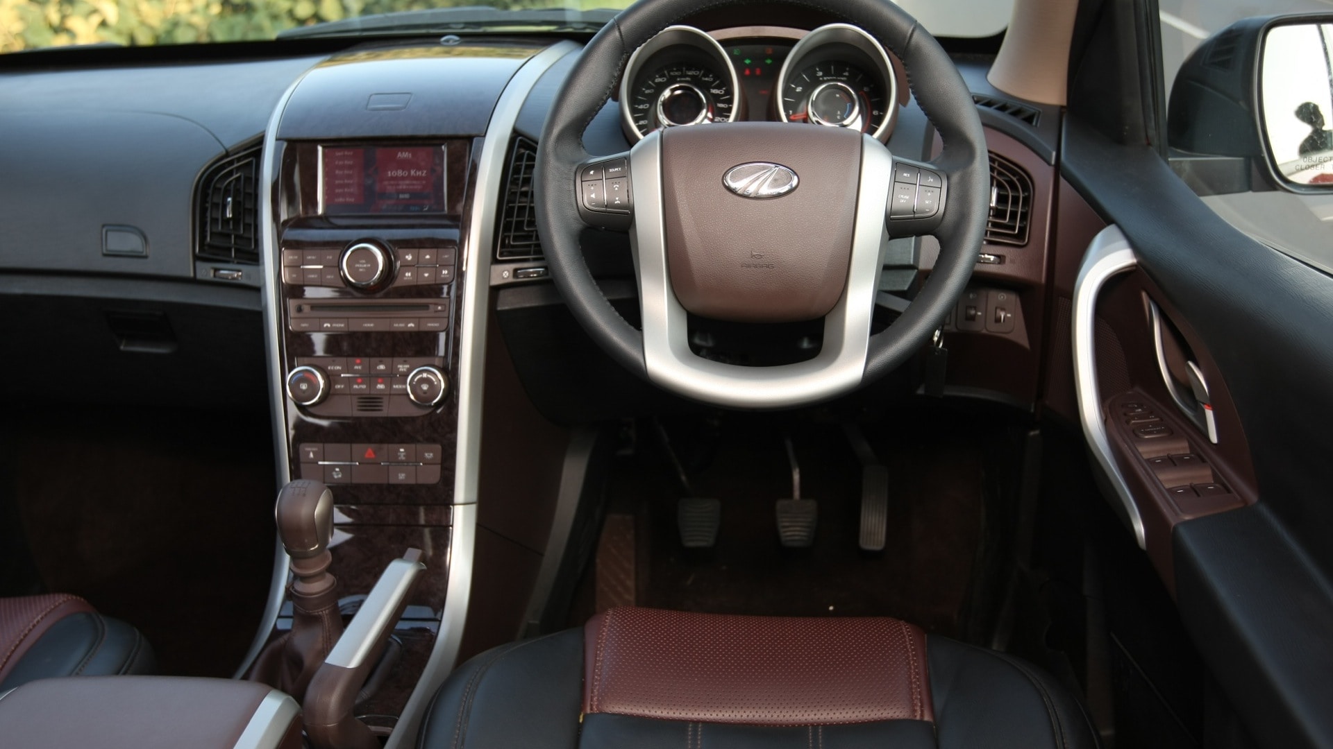 Mahindra-Xuv500-2013-W6-Interior