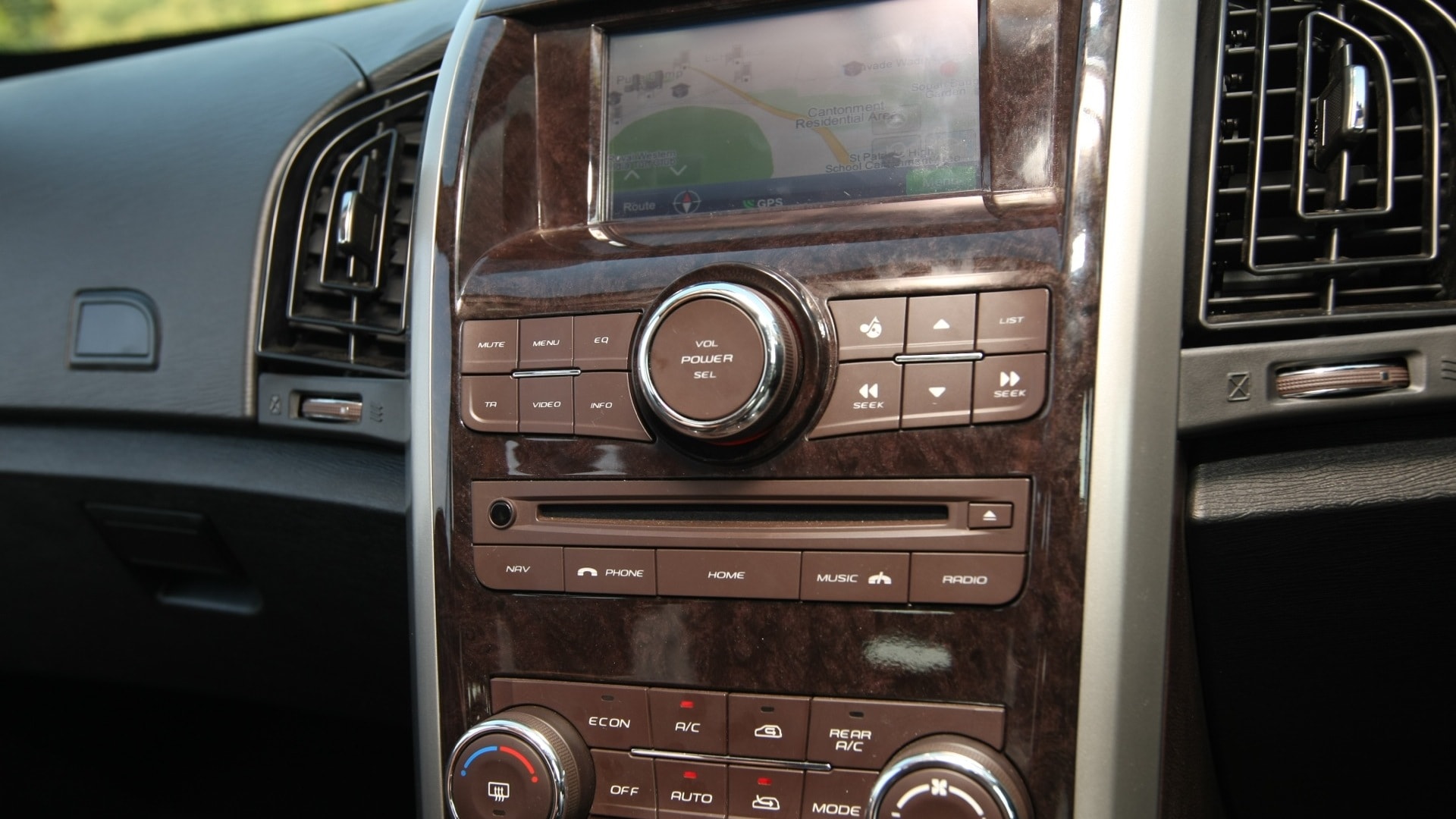 Mahindra-Xuv500-2013-W6-Interior