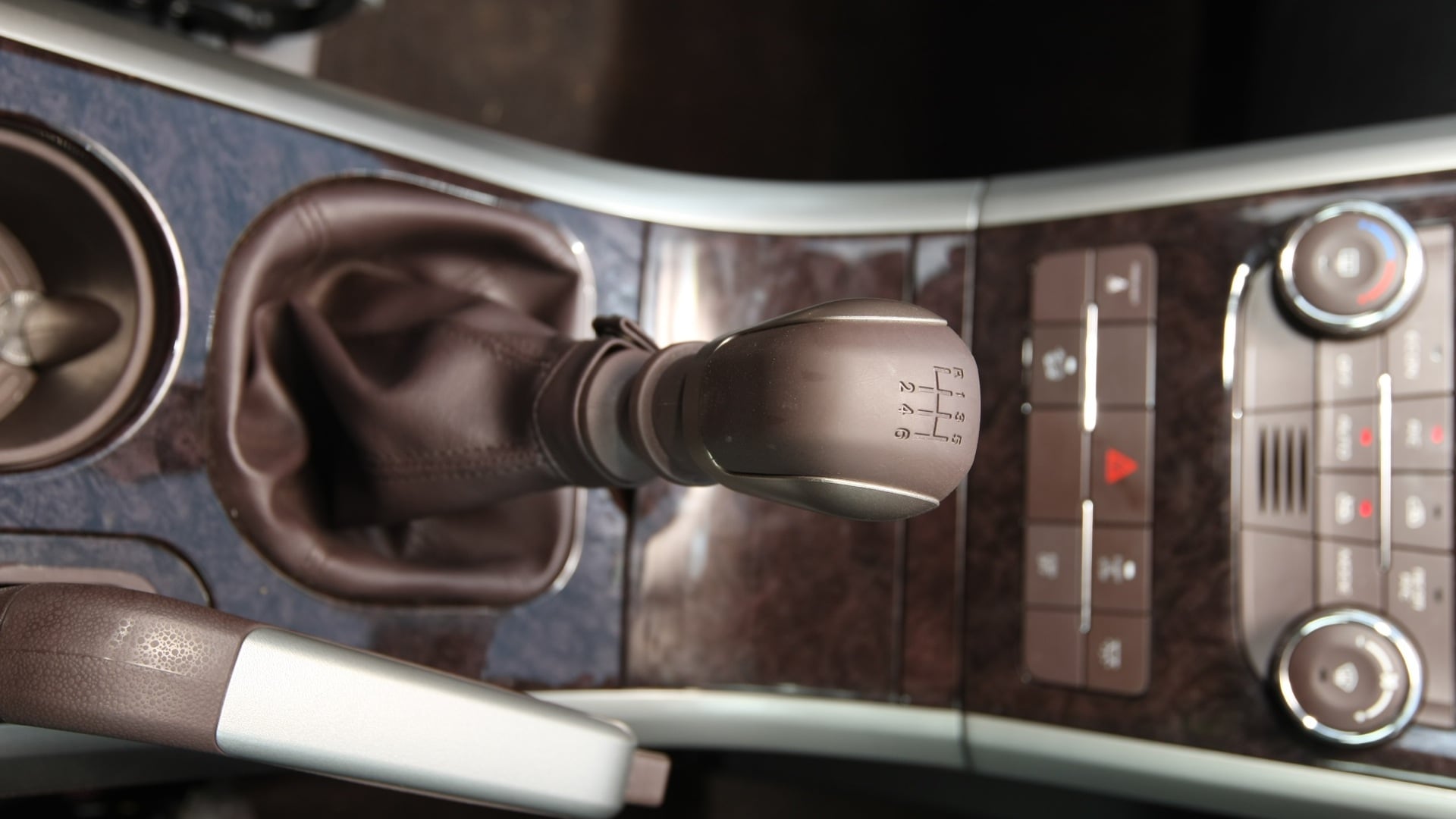 Mahindra-Xuv500-2013-W6-Interior