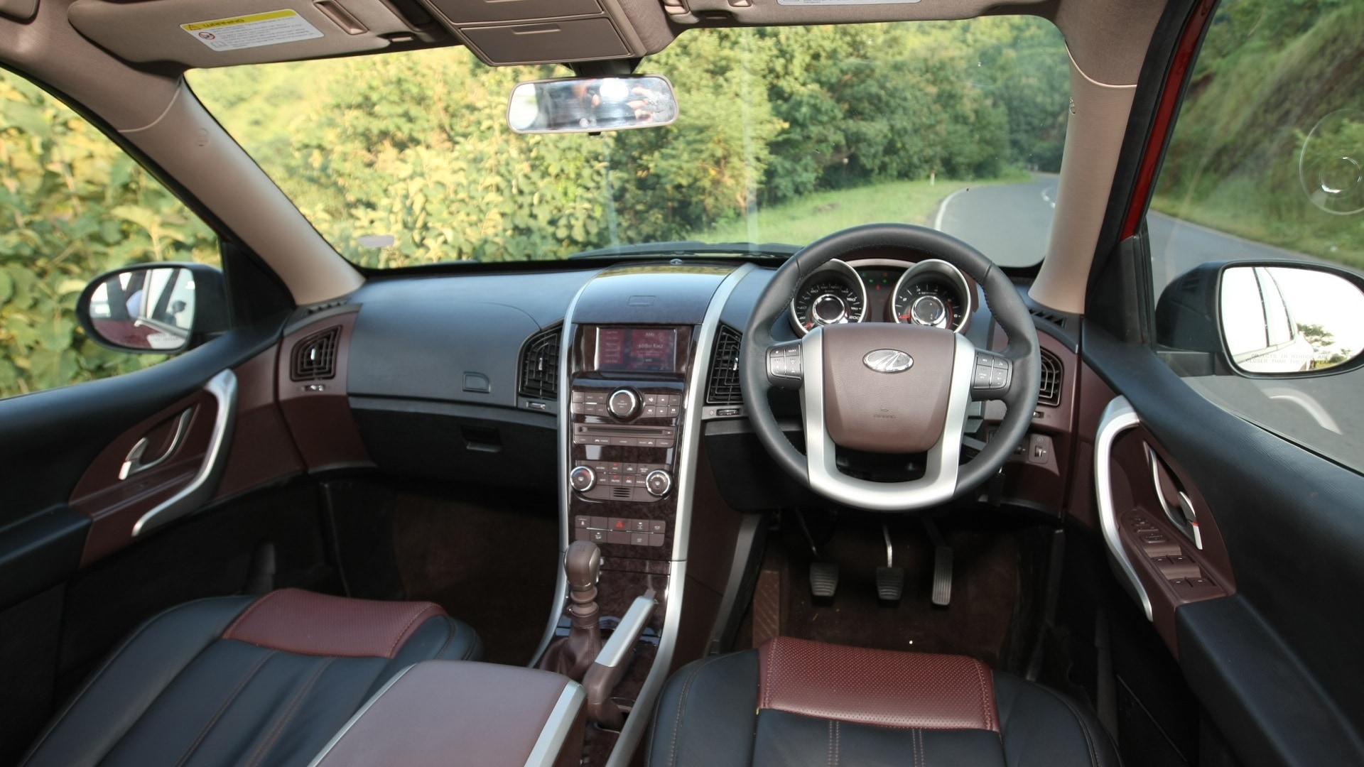 Mahindra-Xuv500-2013-W6-Interior