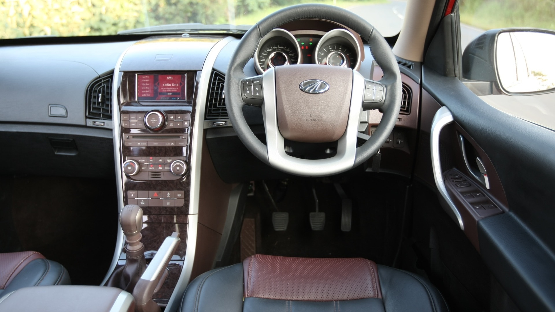 Mahindra-Xuv500-2013-W6-Interior
