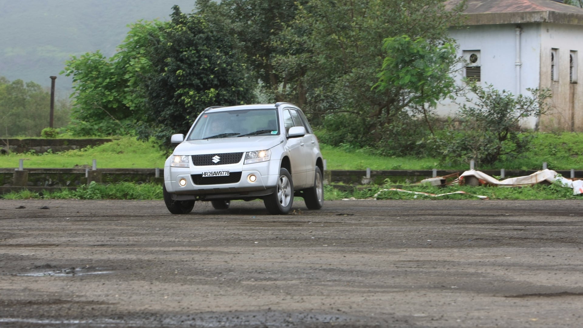 maruti-suzuki-grand-vitara-2013-AT-exterior