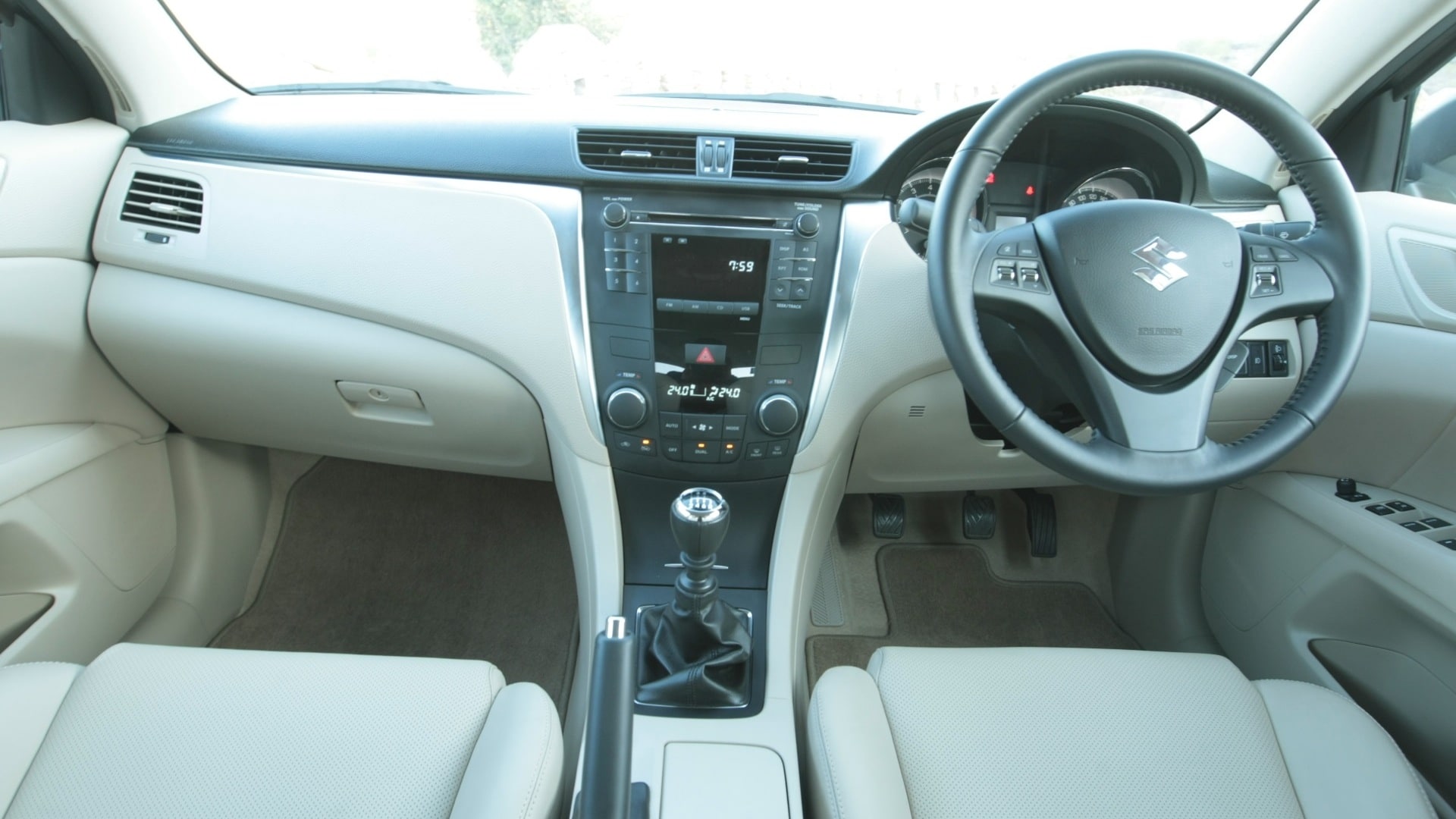 maruti-suzuki-kizashi-2013-MT-interior
