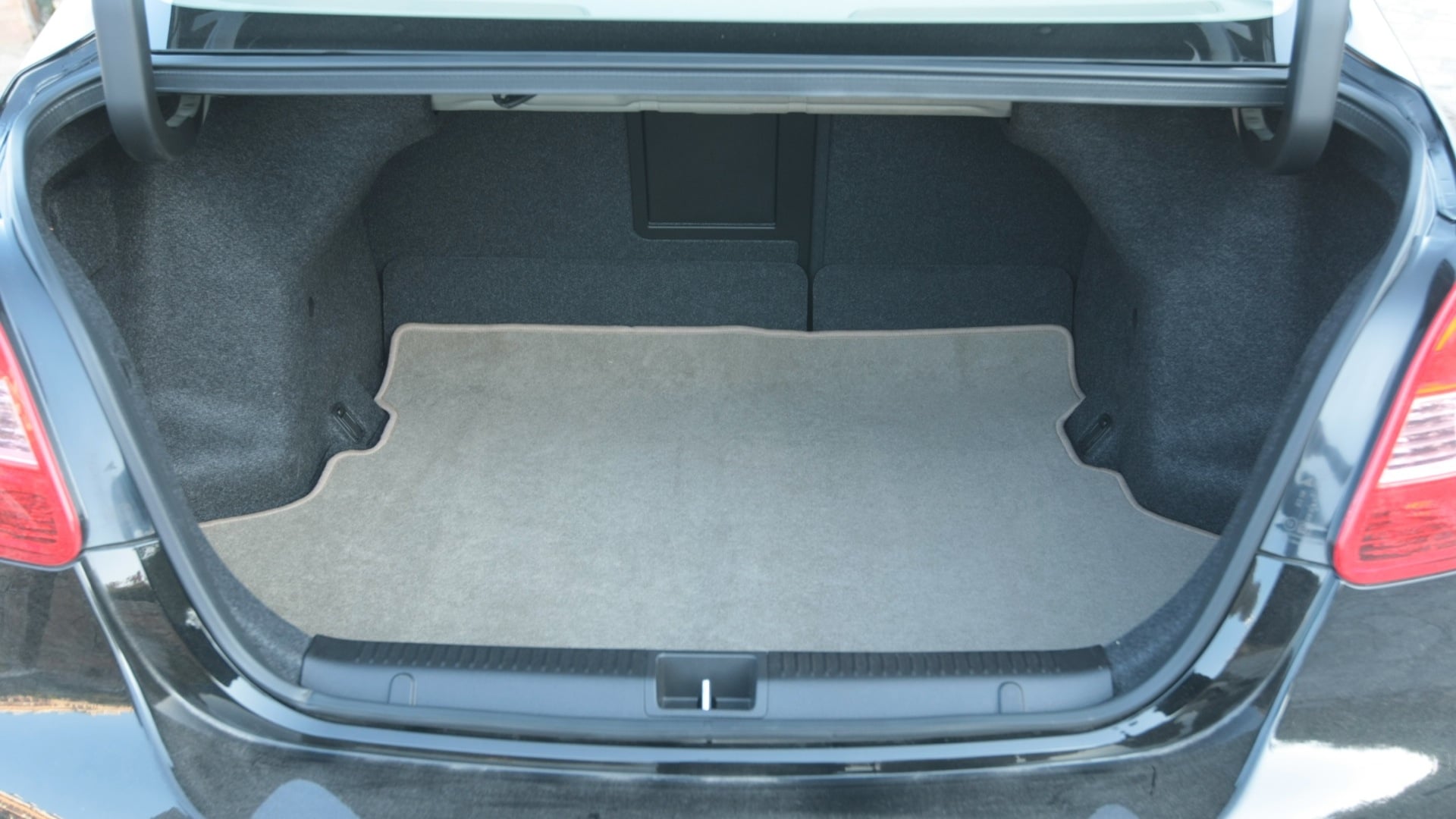 maruti-suzuki-kizashi-2013-MT-compare