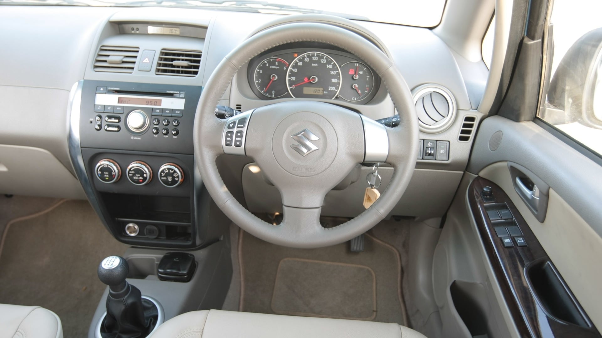 maruti-suzuki-sx4-2013-ZDi-interior