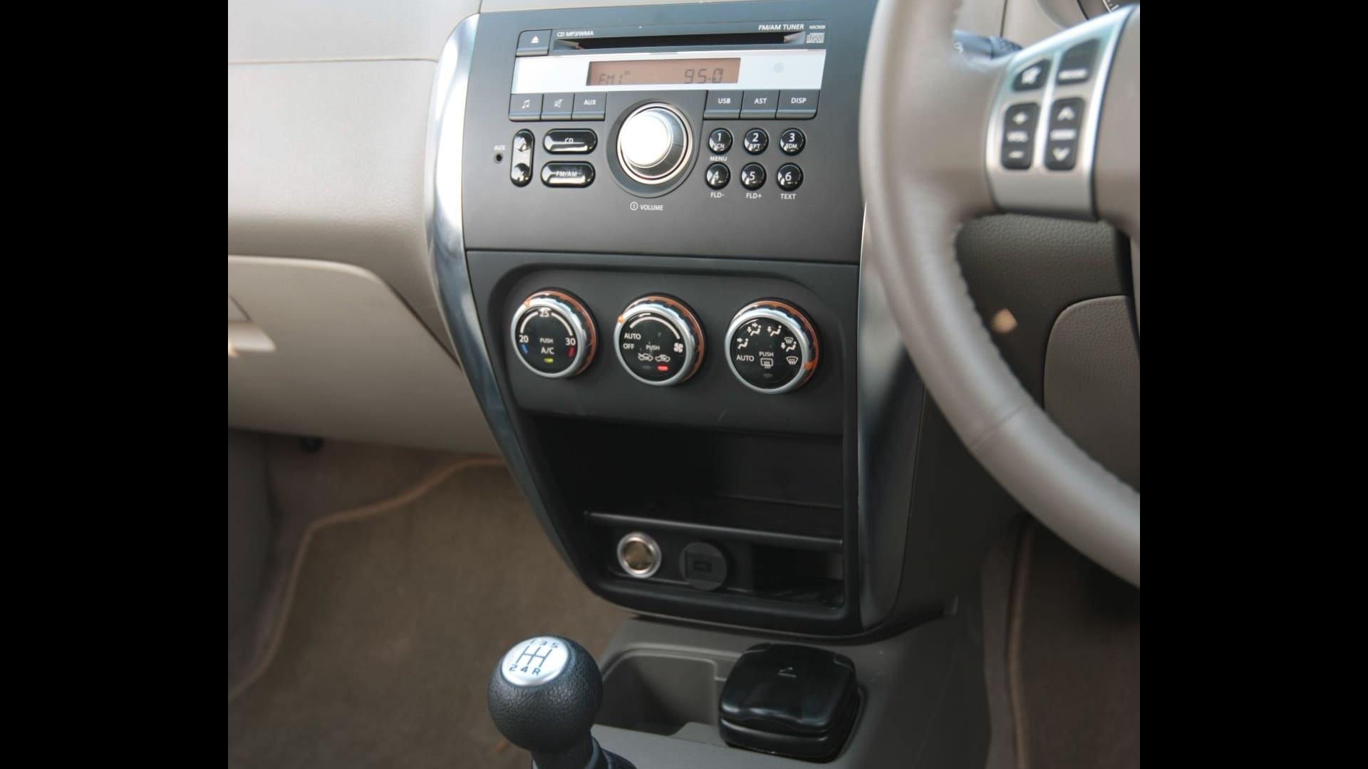 maruti-suzuki-sx4-2013-ZDi-interior