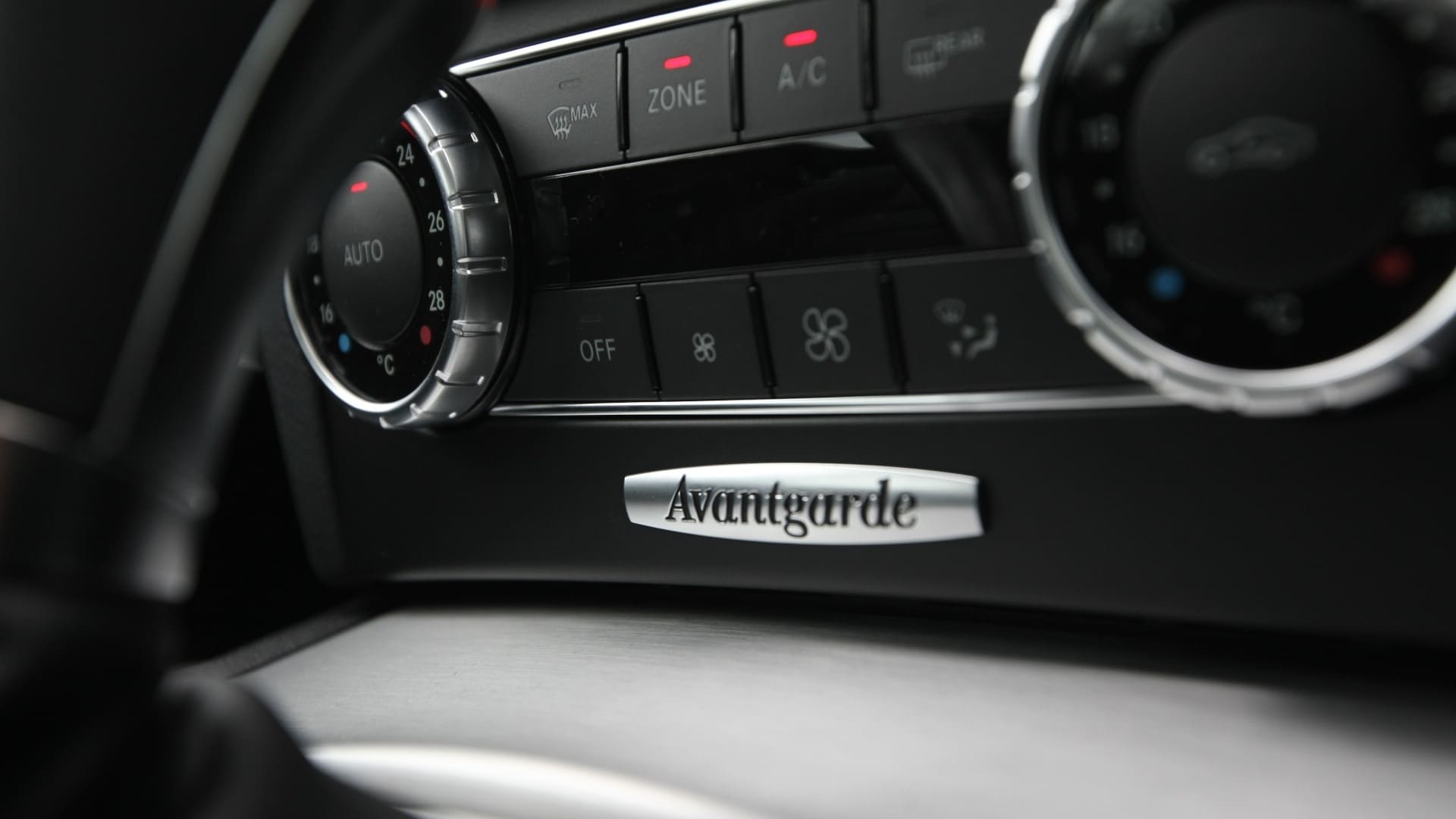 MercedesBenz-C class-2013-C200-CGi--Avantgarde-Interior