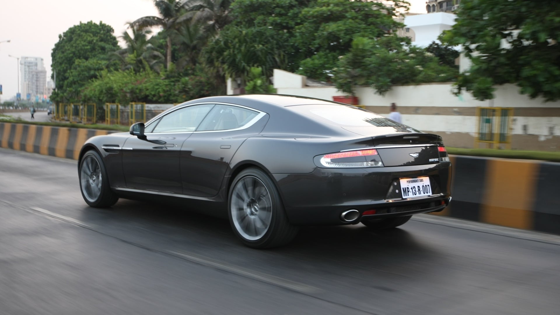 Aston-Martin-Rapide-2013-STD-Exterior