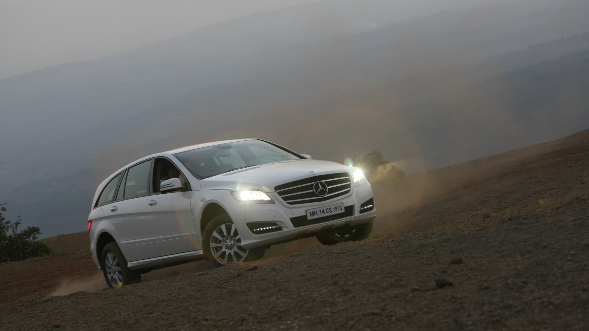 mercedesbenz-rclass-2013-R-350-4MATIC-long-exterior