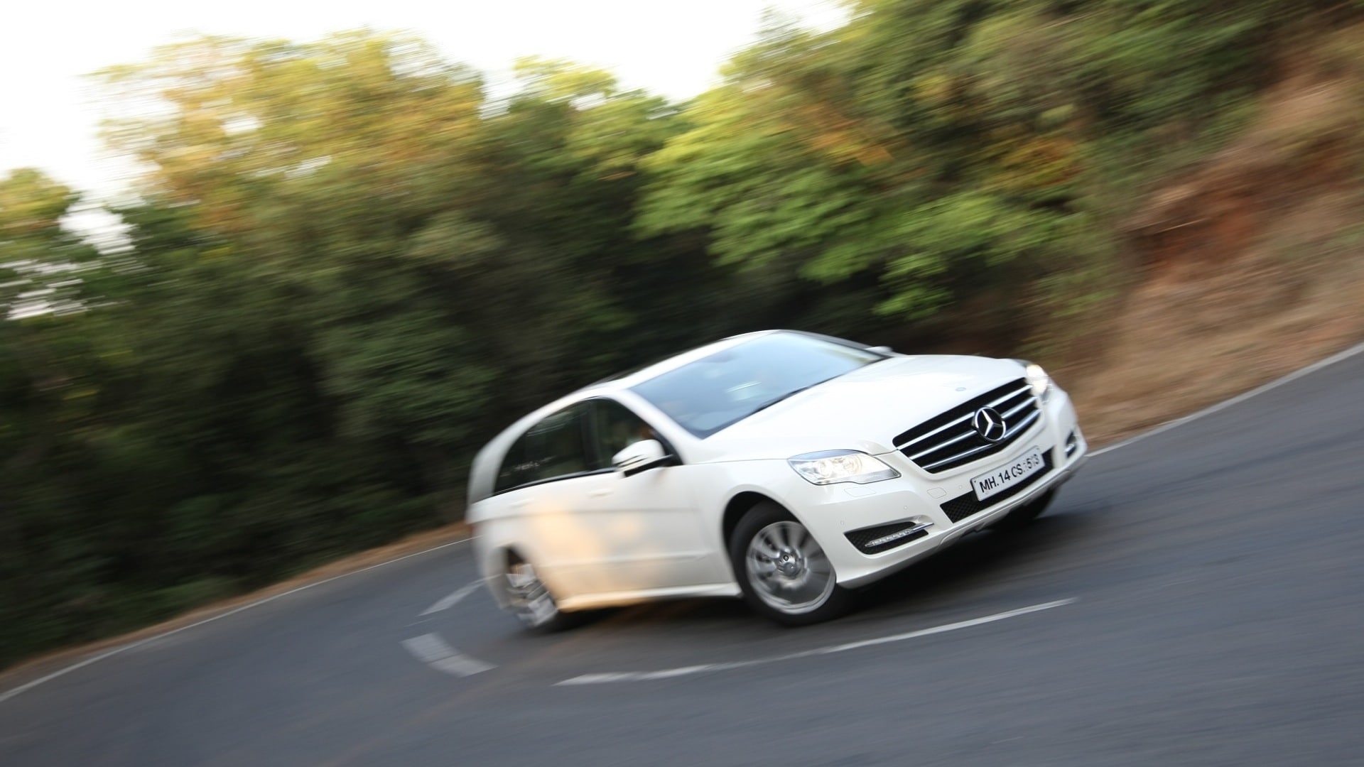 mercedesbenz-rclass-2013-R-350-4MATIC-long-exterior