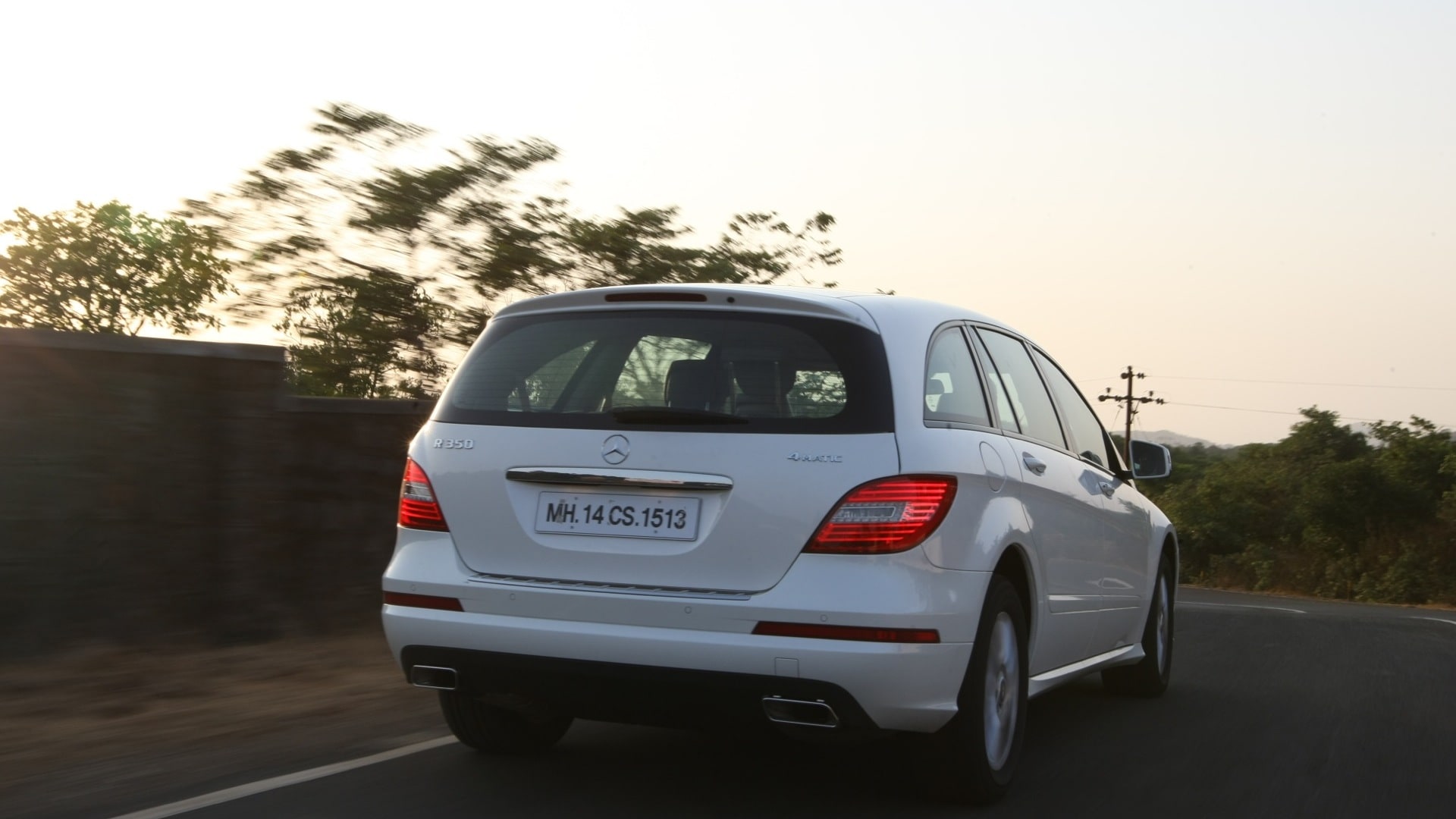 mercedesbenz-rclass-2013-R-350-4MATIC-long-exterior