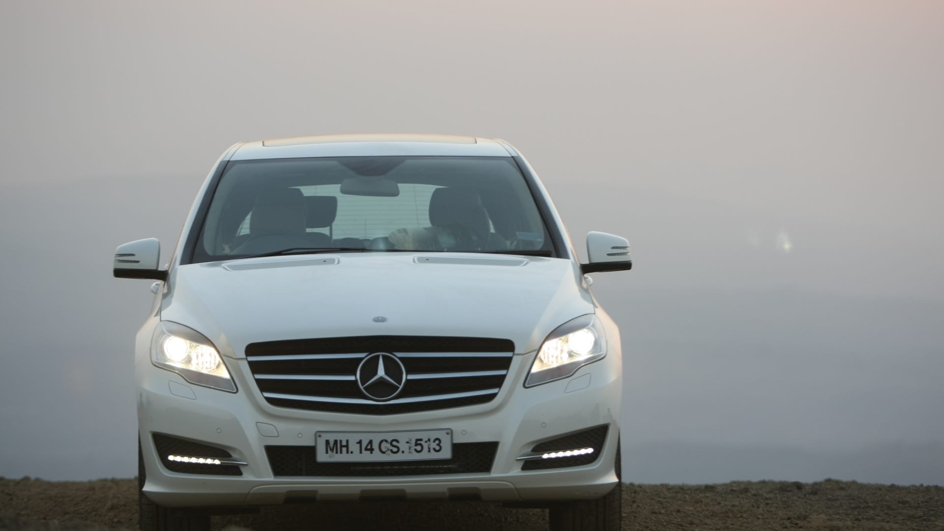 mercedesbenz-rclass-2013-R-350-4MATIC-long-exterior