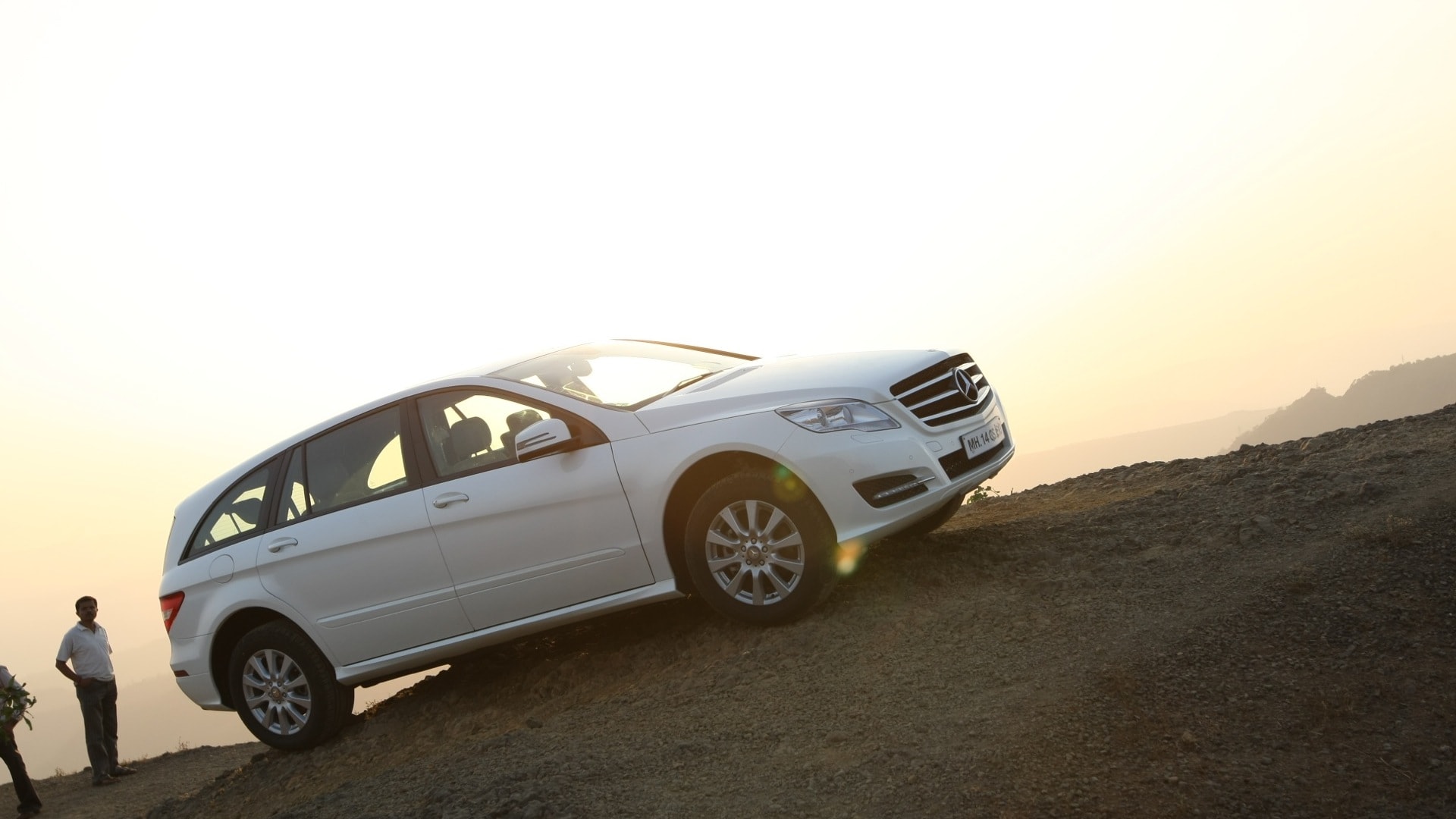 mercedesbenz-rclass-2013-R-350-4MATIC-long-exterior
