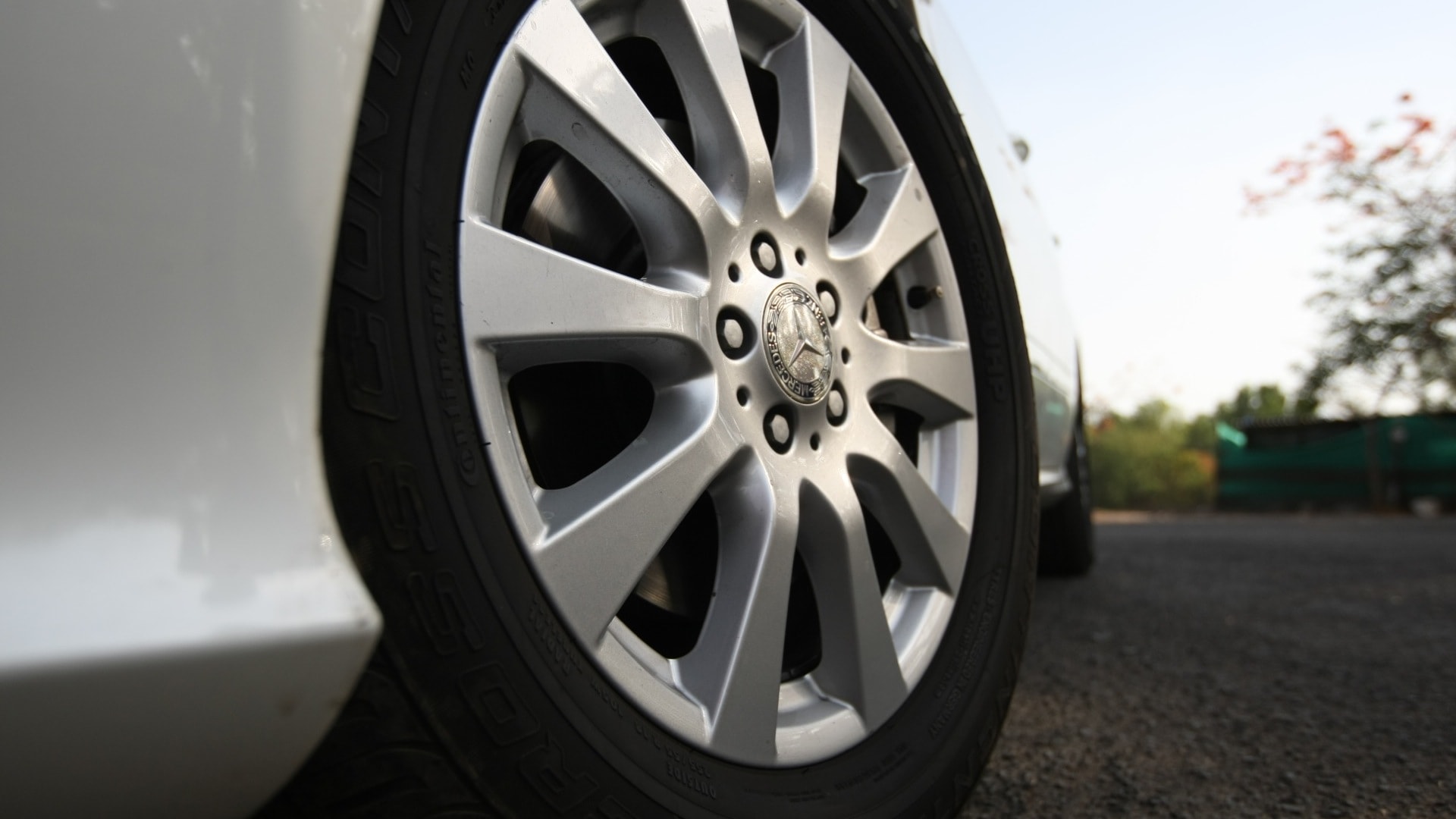 mercedesbenz-rclass-2013-R-350-4MATIC-long-exterior