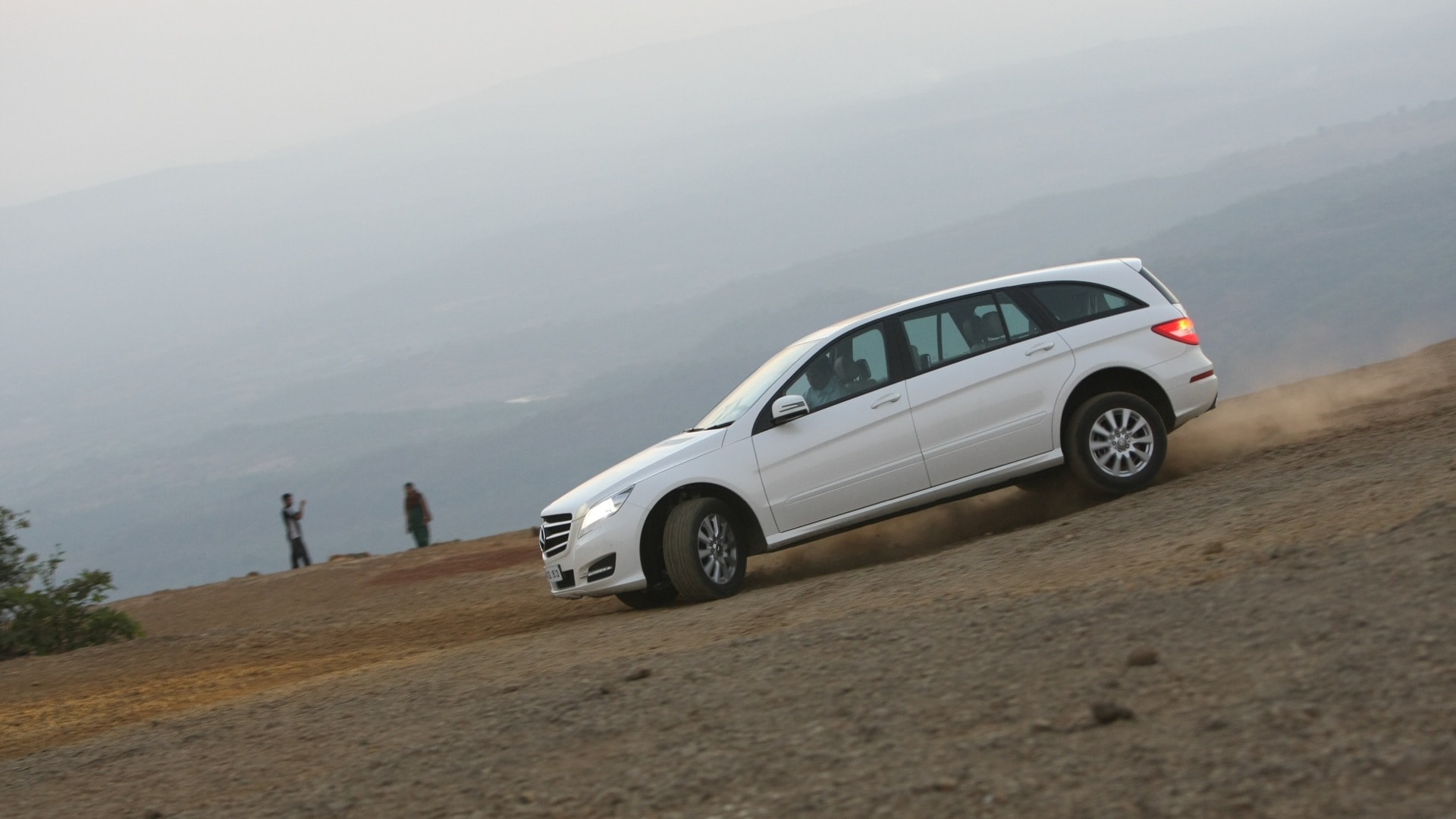 mercedesbenz-rclass-2013-R-350-4MATIC-long-exterior