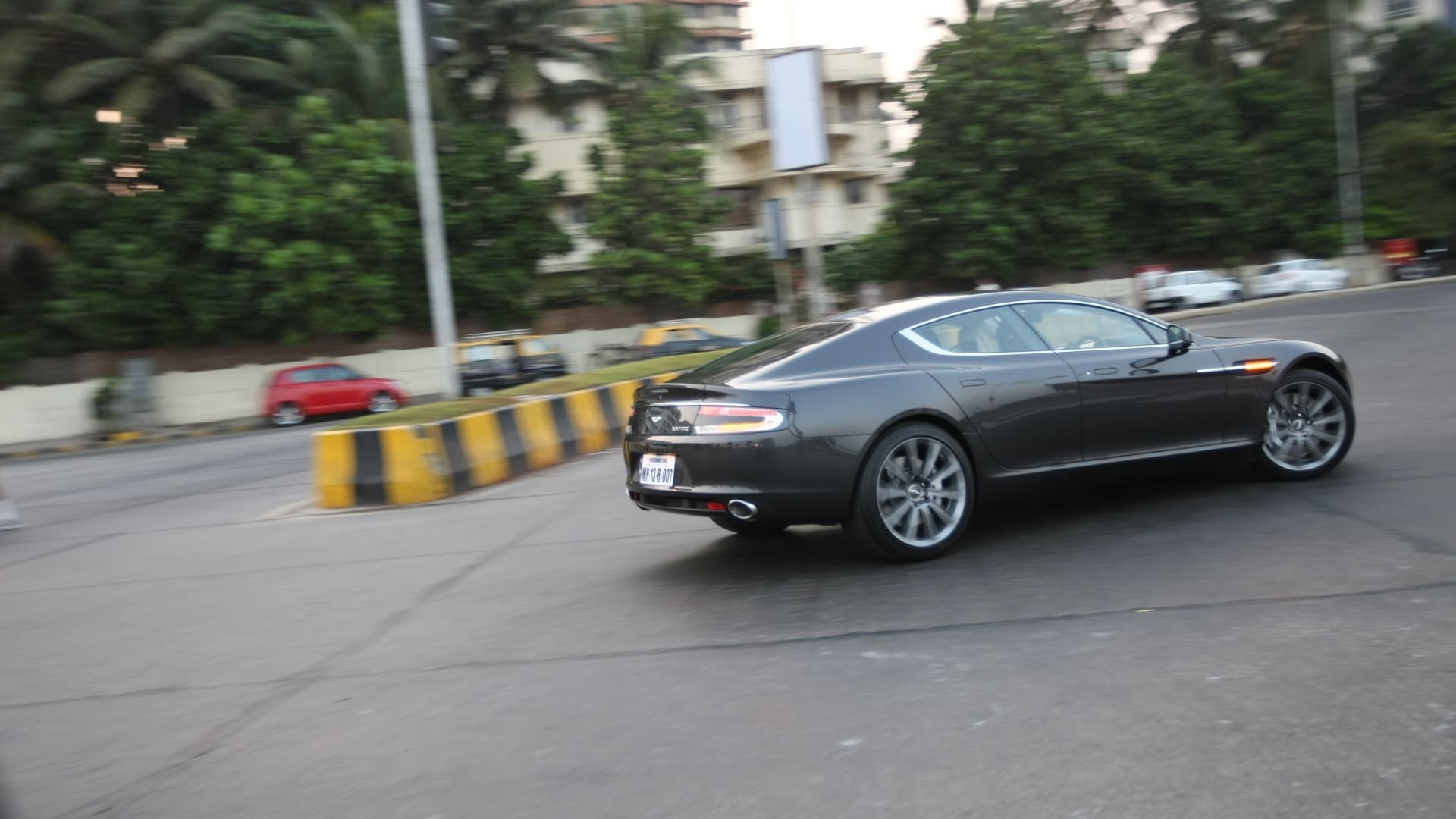 Aston-Martin-Rapide-2013-STD-Exterior