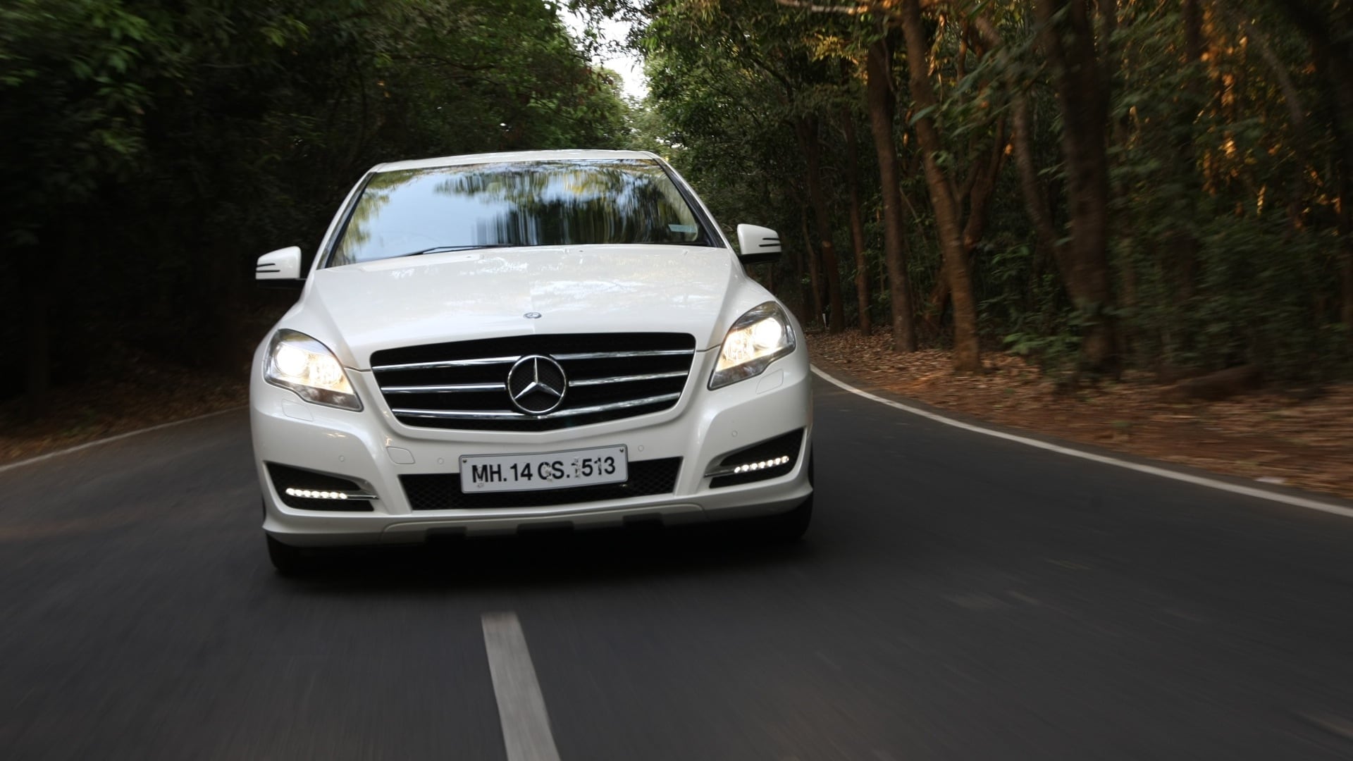 mercedesbenz-rclass-2013-R-350-4MATIC-long-exterior