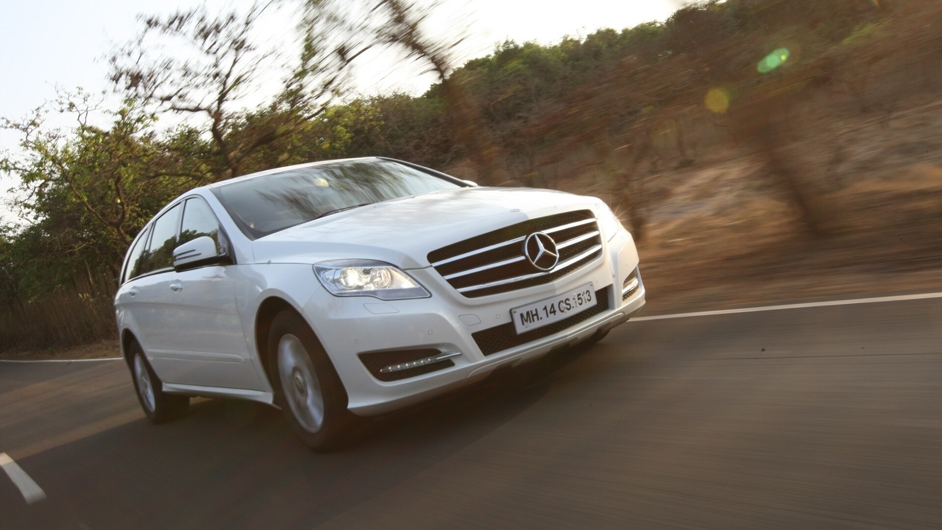 mercedesbenz-rclass-2013-R-350-4MATIC-long-exterior