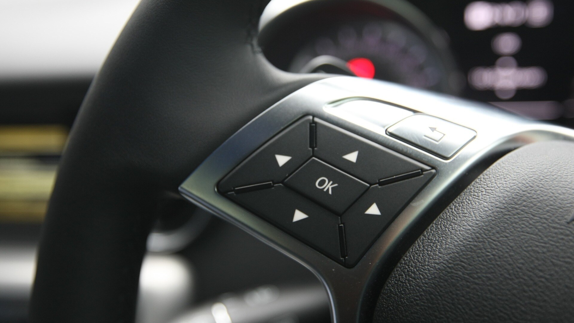 MercedesBenz-SLK-2013-350-Interior
