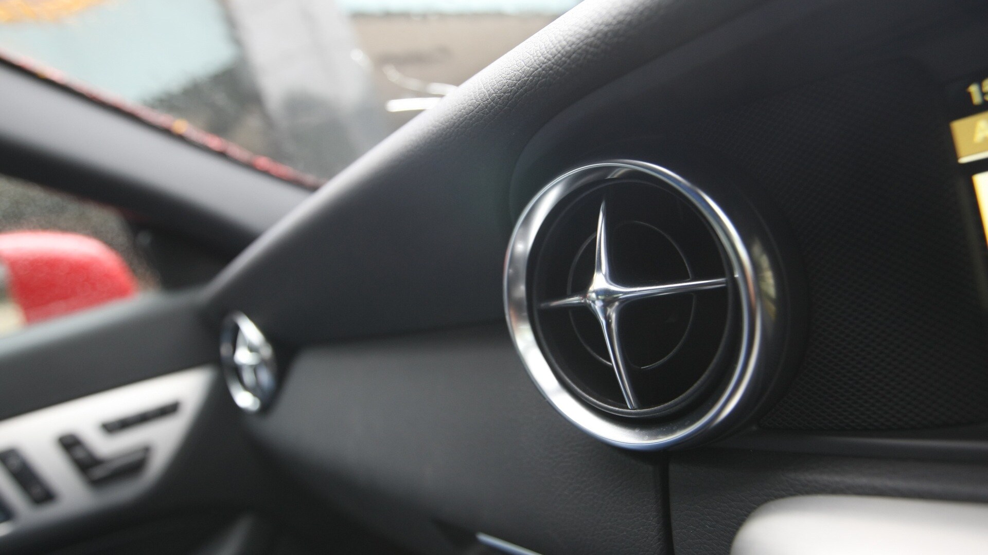 MercedesBenz-SLK-2013-350-Interior