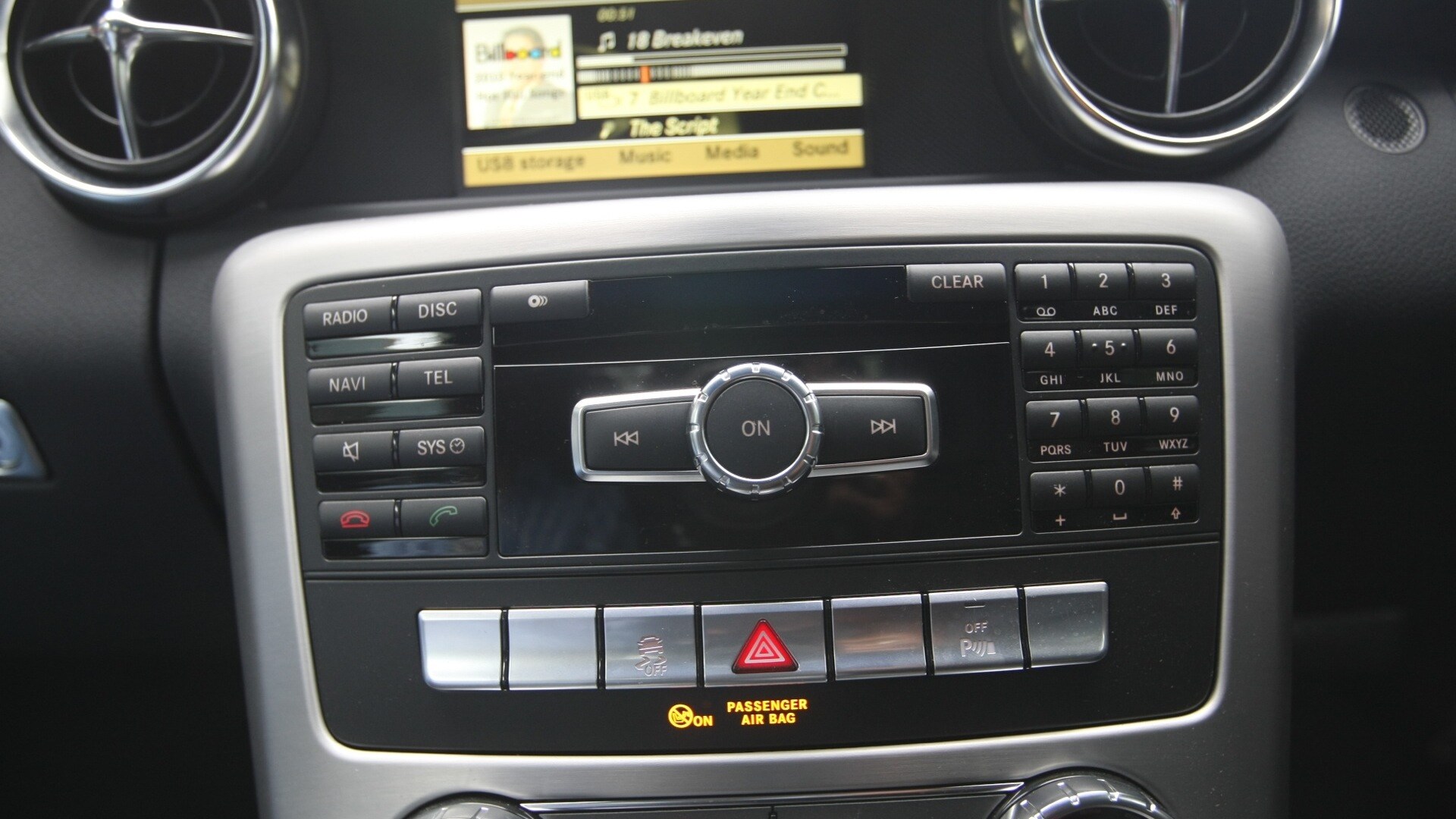 MercedesBenz-SLK-2013-350-Interior