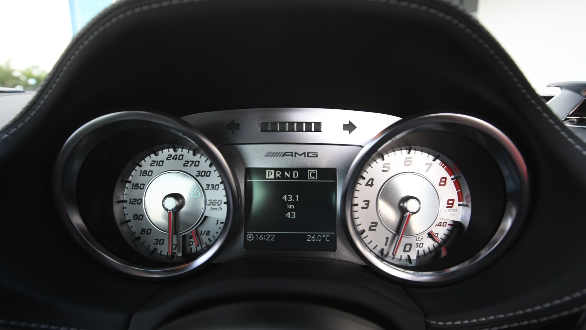 MercedesBenz-SLS-2013-AMG-Interior