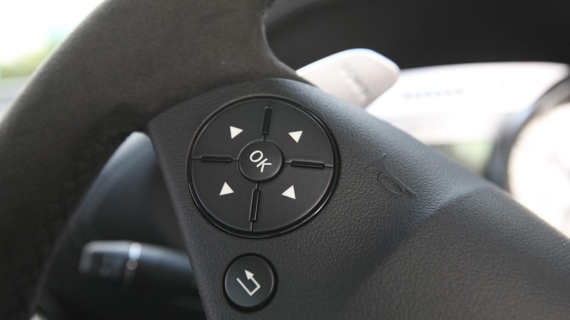 MercedesBenz-SLS-2013-AMG-Interior