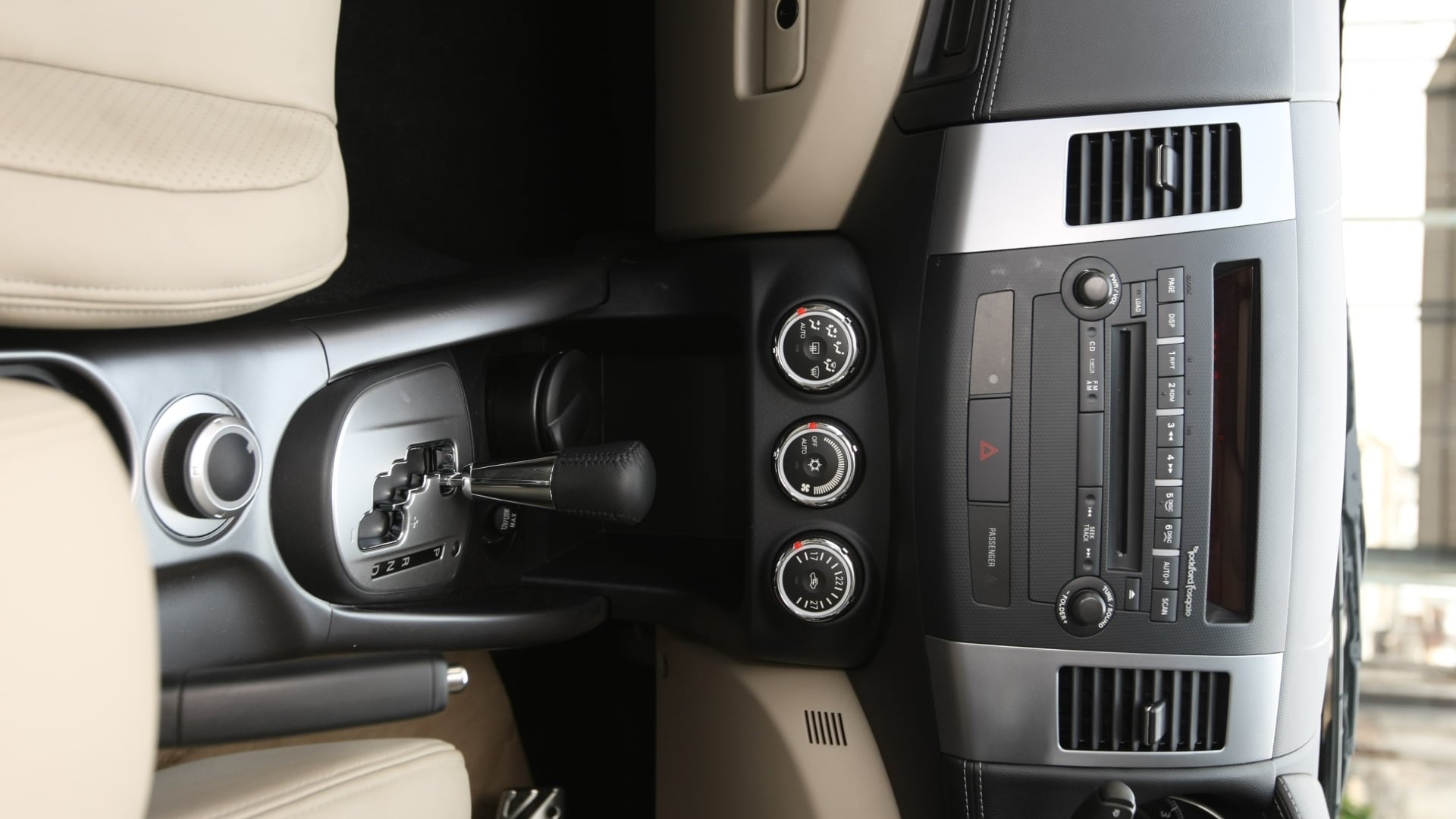 Mitsubishi-Outlander-2013-STD-Interior