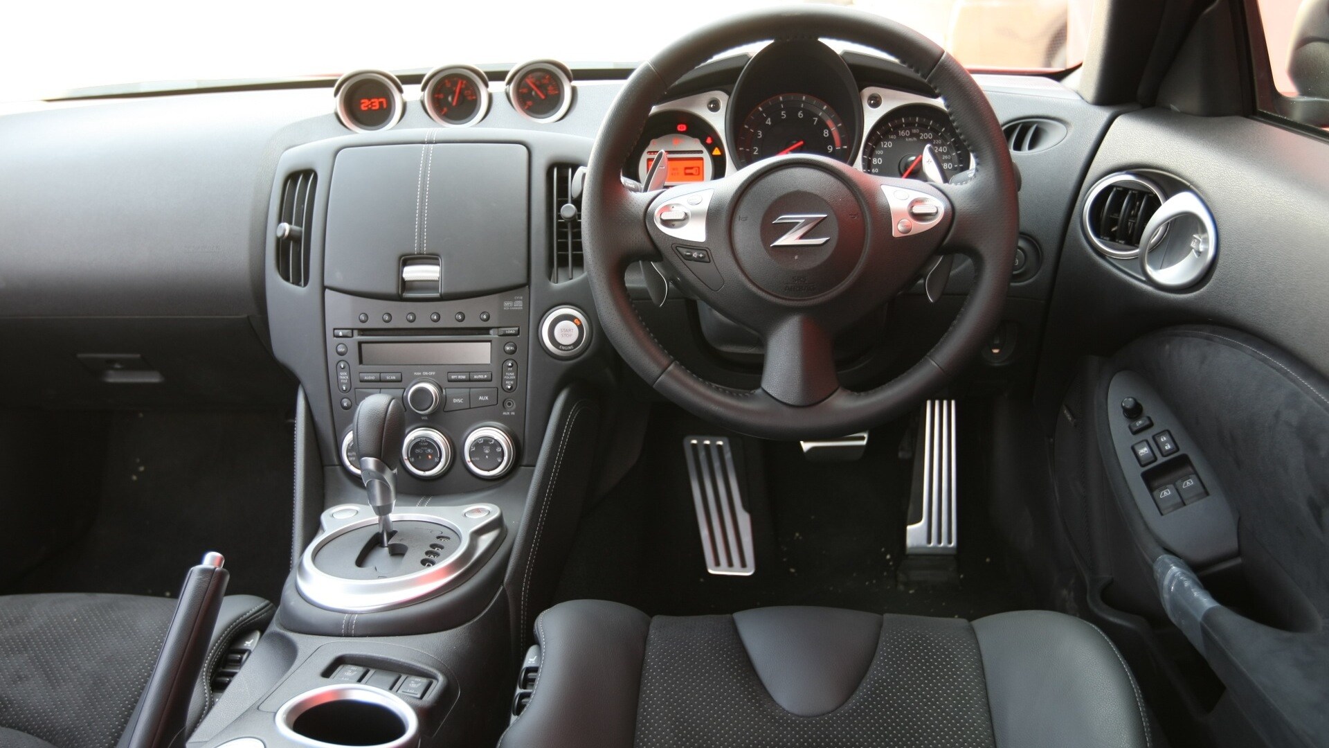Nissan-370z-2013-MT-Compare