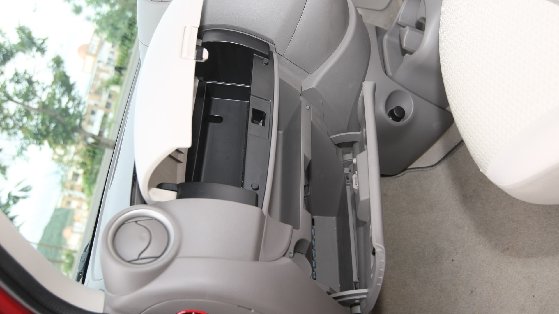 Nissan-Micra-2013-XE-Interior